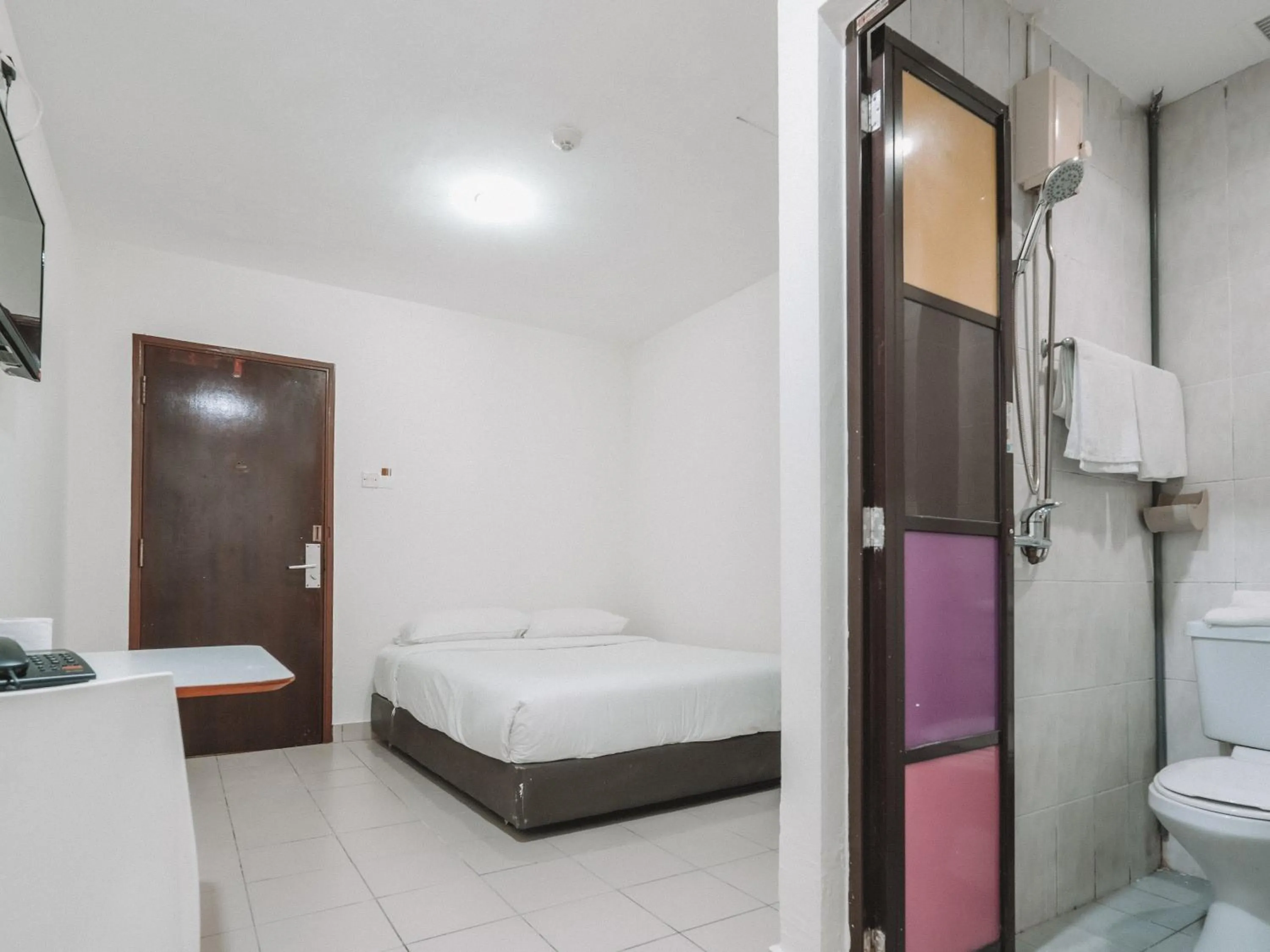 Bed in A Hotel Desker