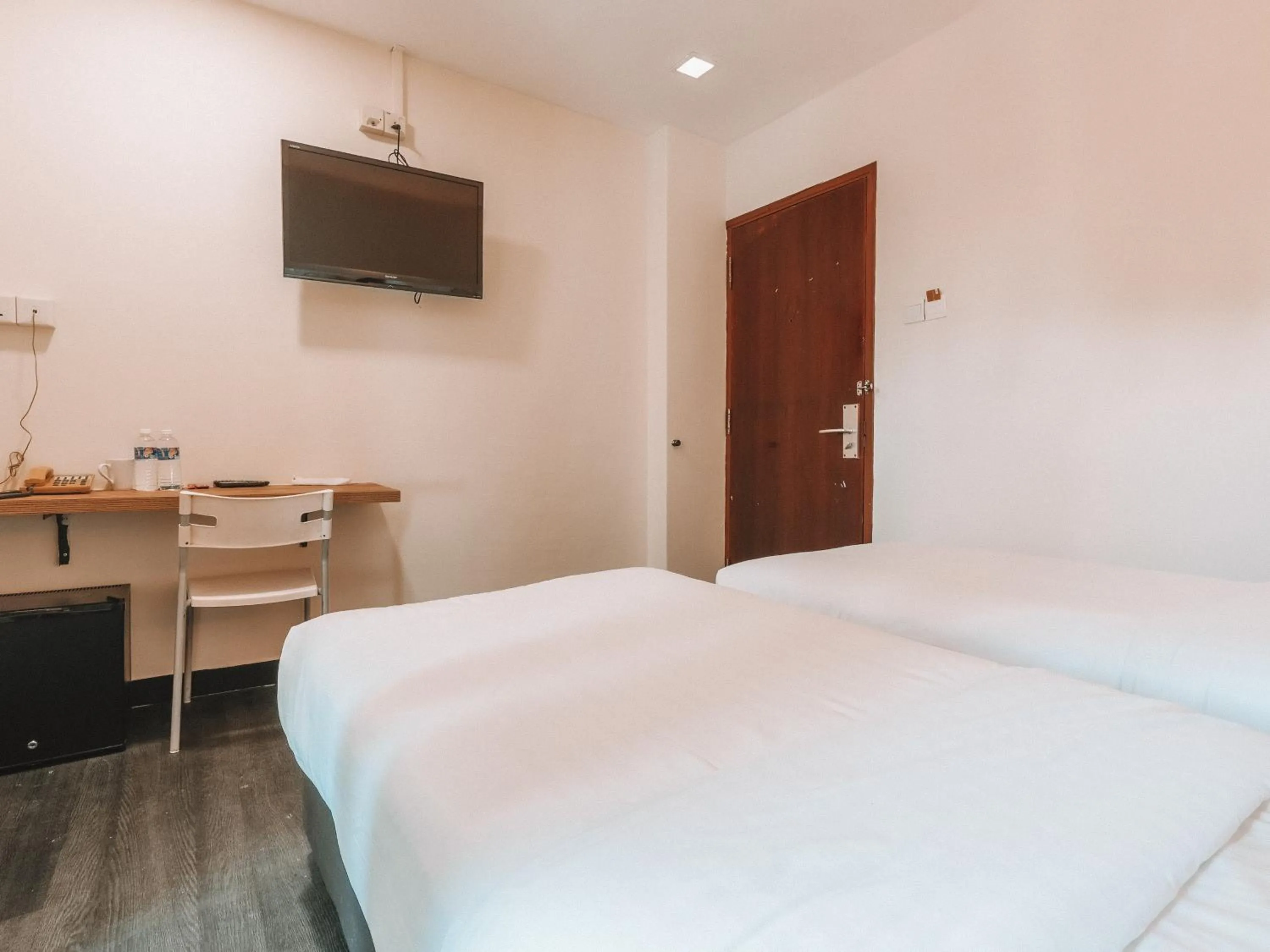 Bed in A Hotel Desker