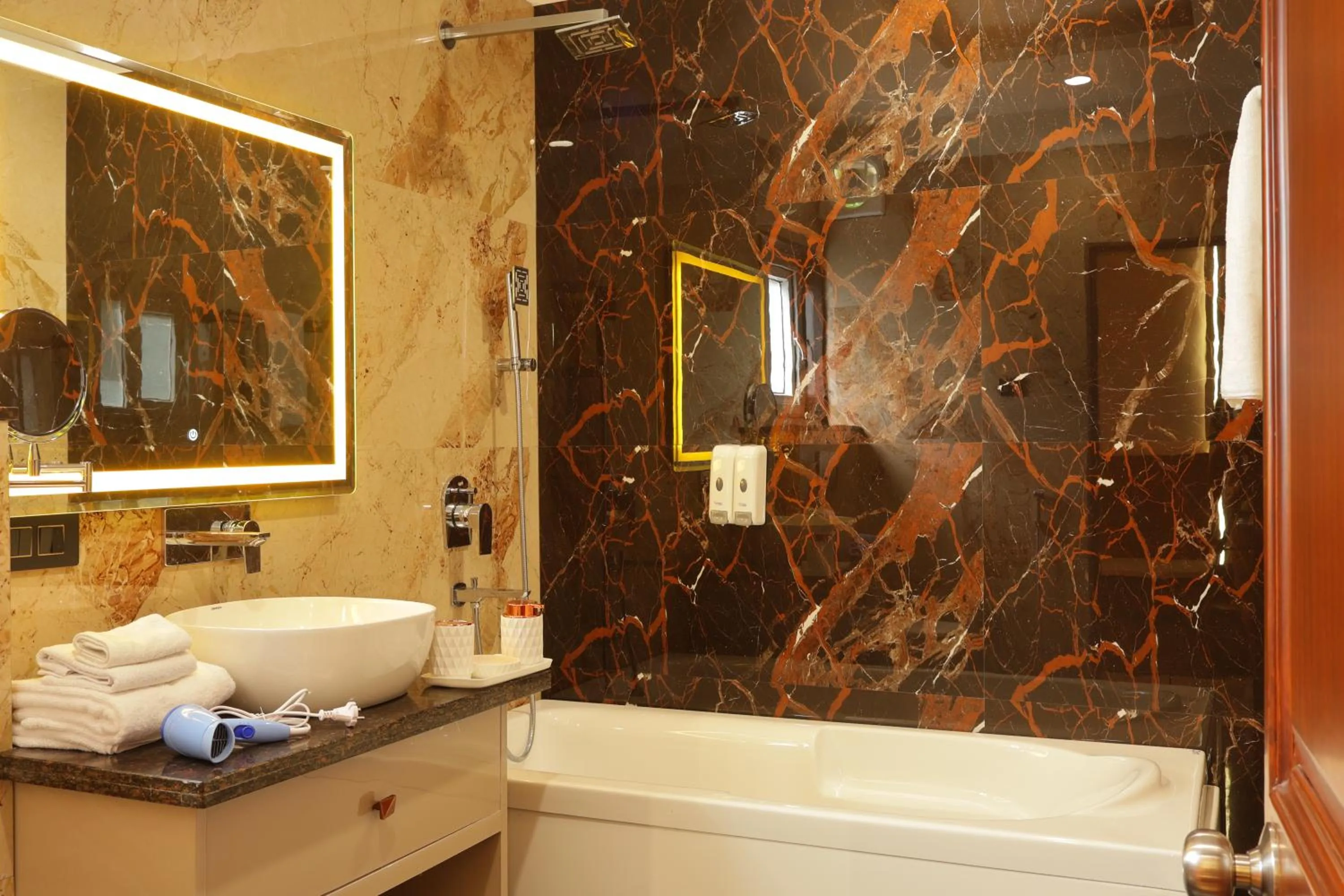 Bathroom in Suramya Homestay Near Shymala Hills