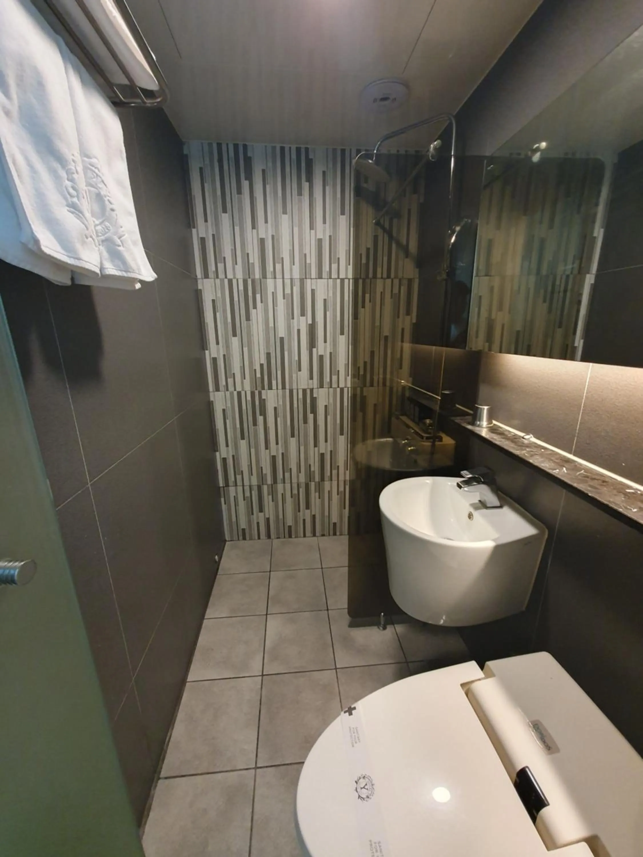 Shower in Eunpyeong Y Hotel