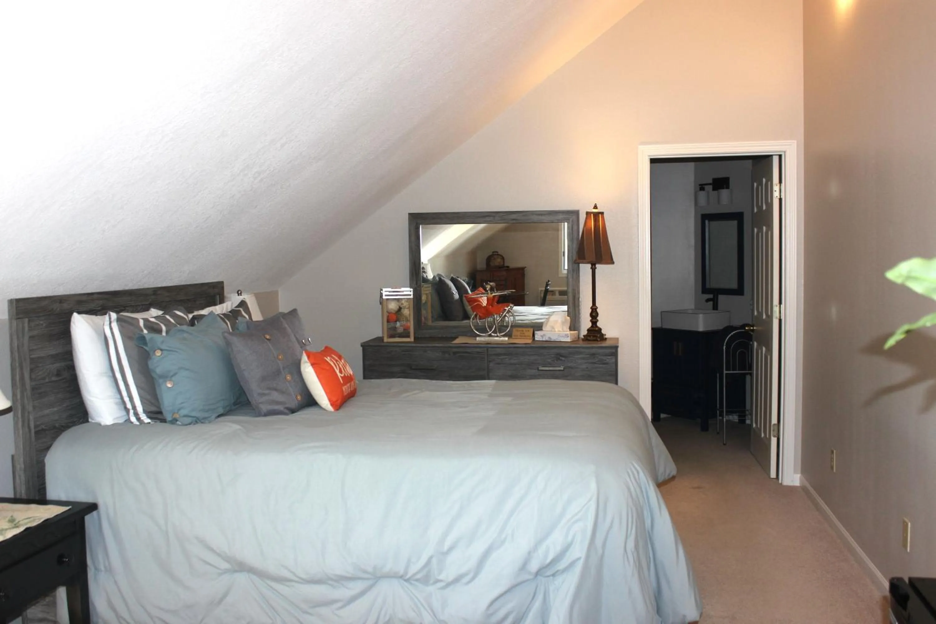 Bed in Sweetgrass Inn Bed & Breakfast