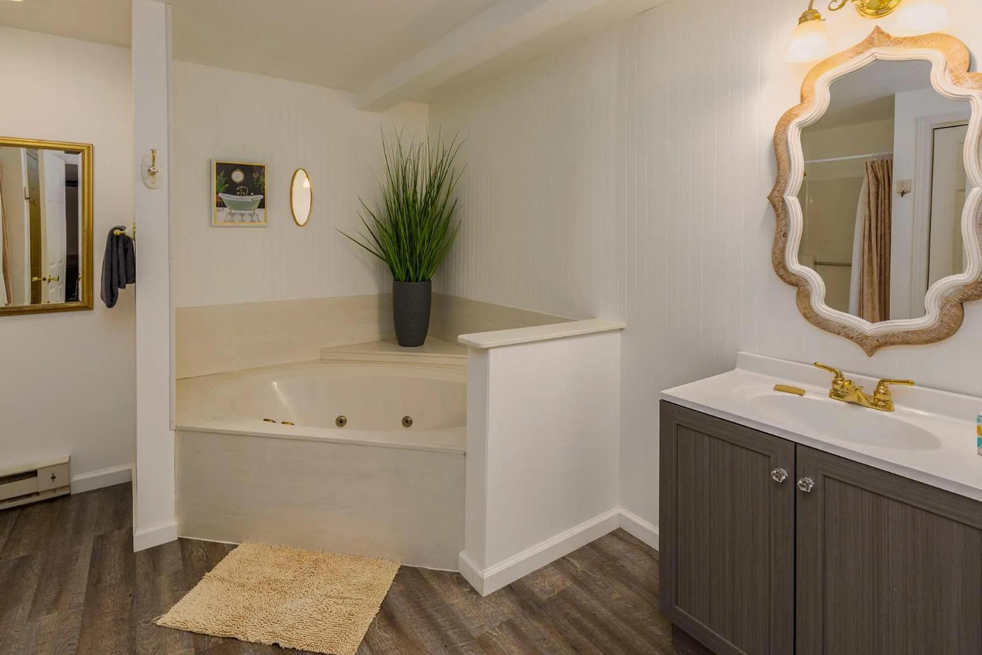 Bathroom in Sweetgrass Inn Bed & Breakfast