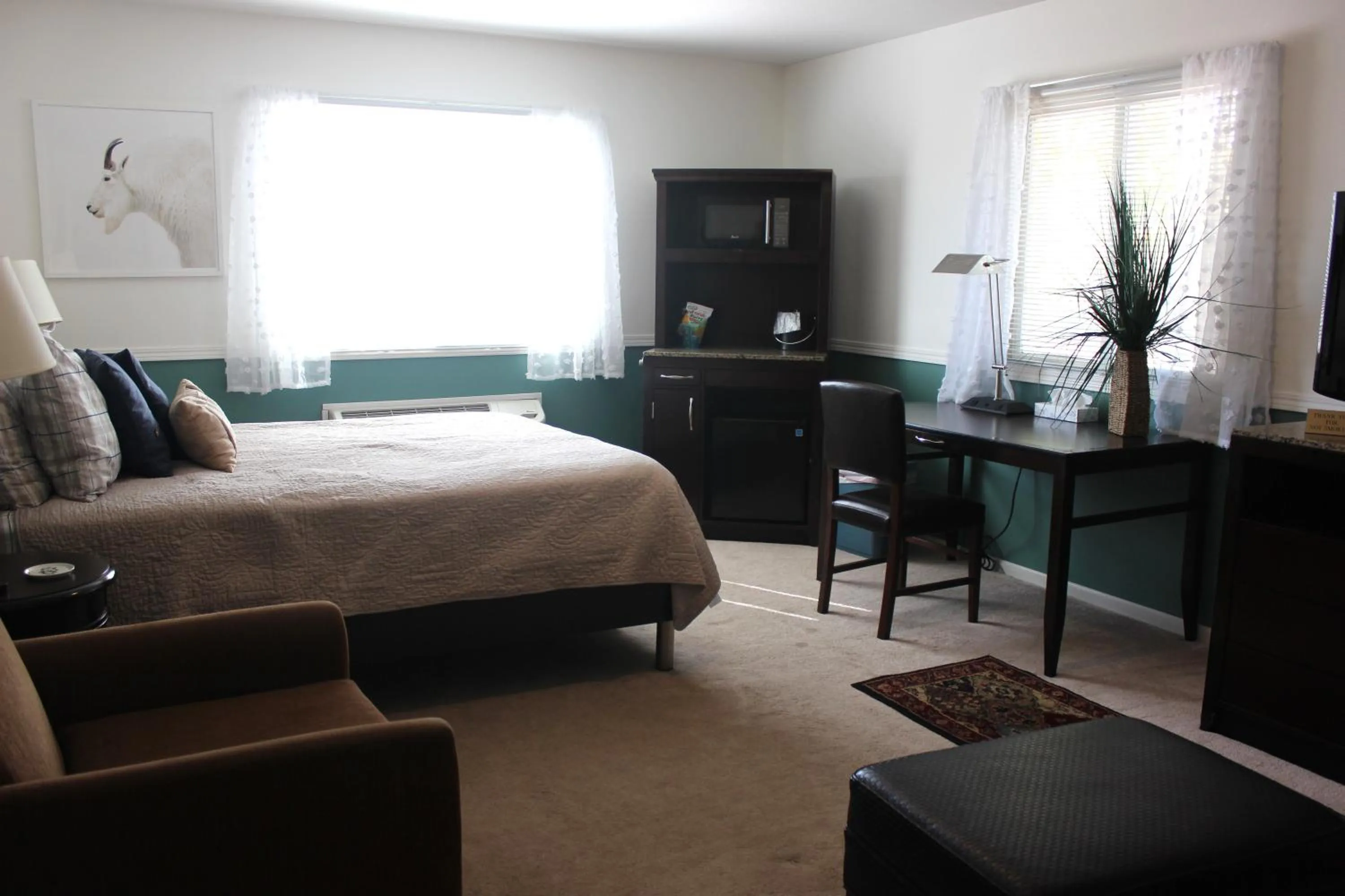 Bed in Sweetgrass Inn Bed & Breakfast