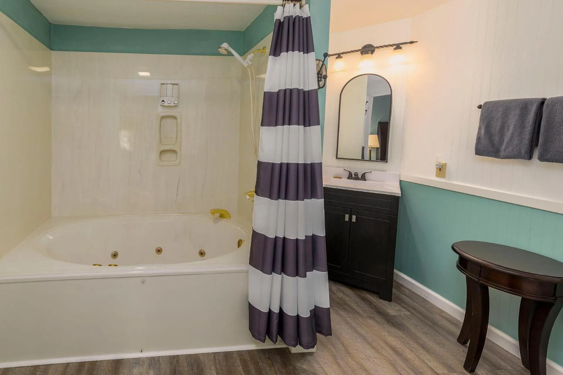 Shower in Sweetgrass Inn Bed & Breakfast