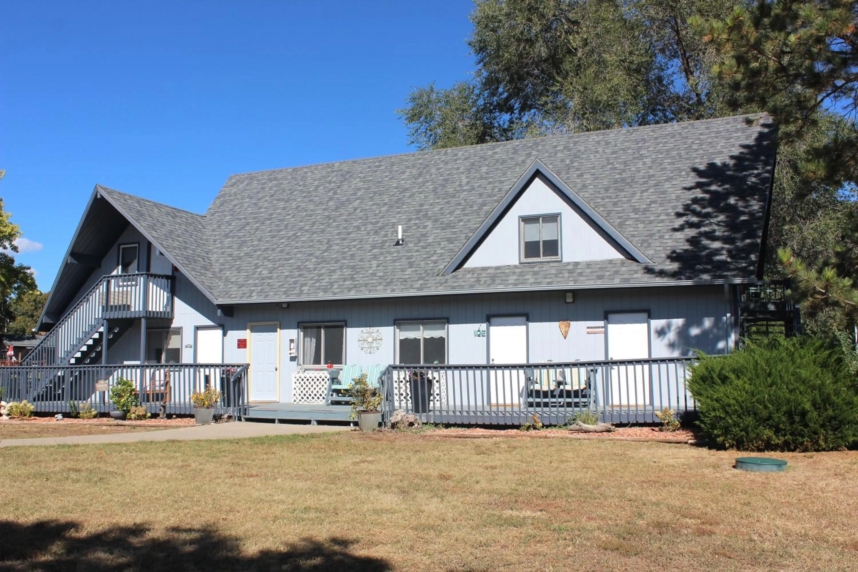 Property building in Sweetgrass Inn Bed & Breakfast