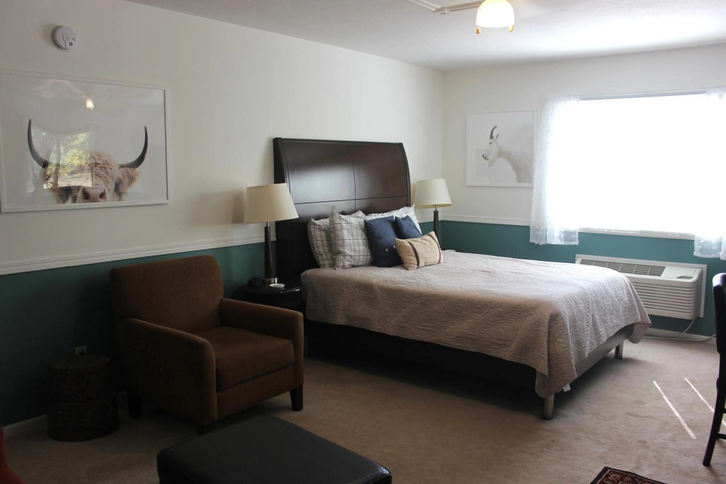 Bed in Sweetgrass Inn Bed & Breakfast