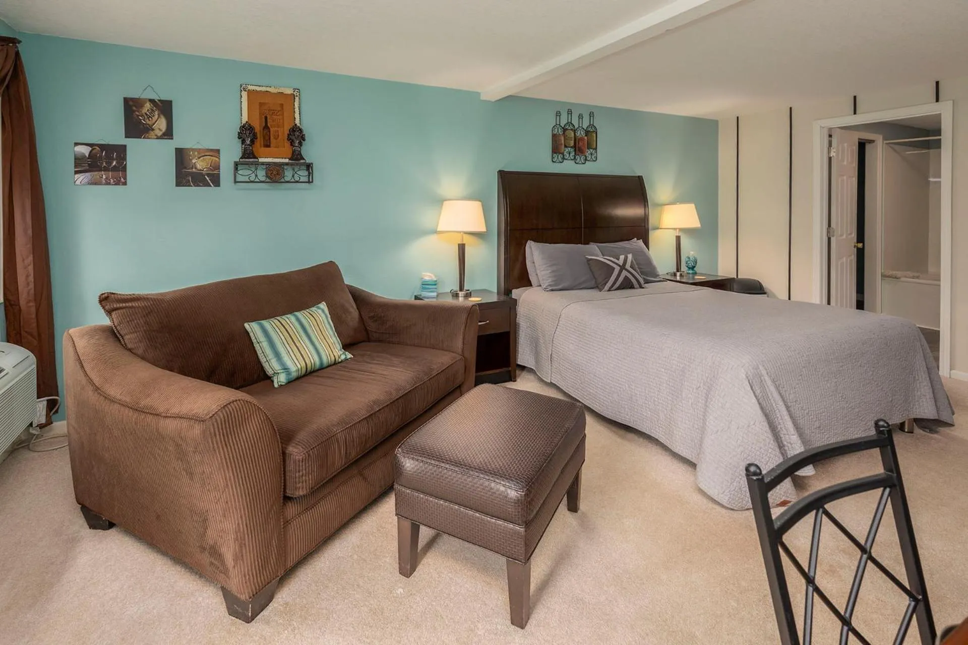 Bed in Sweetgrass Inn Bed & Breakfast