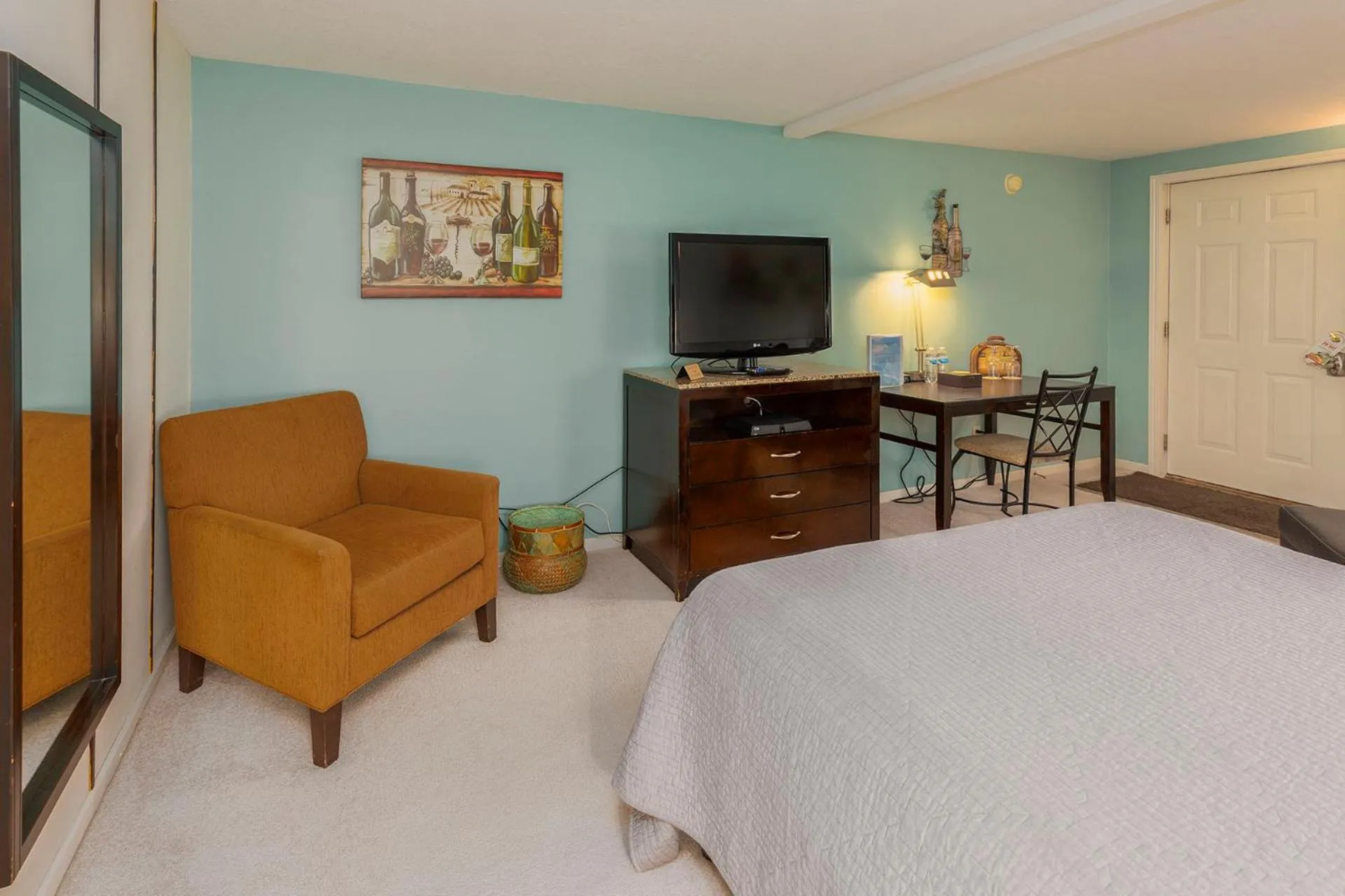 TV and multimedia, Bed in Sweetgrass Inn Bed & Breakfast