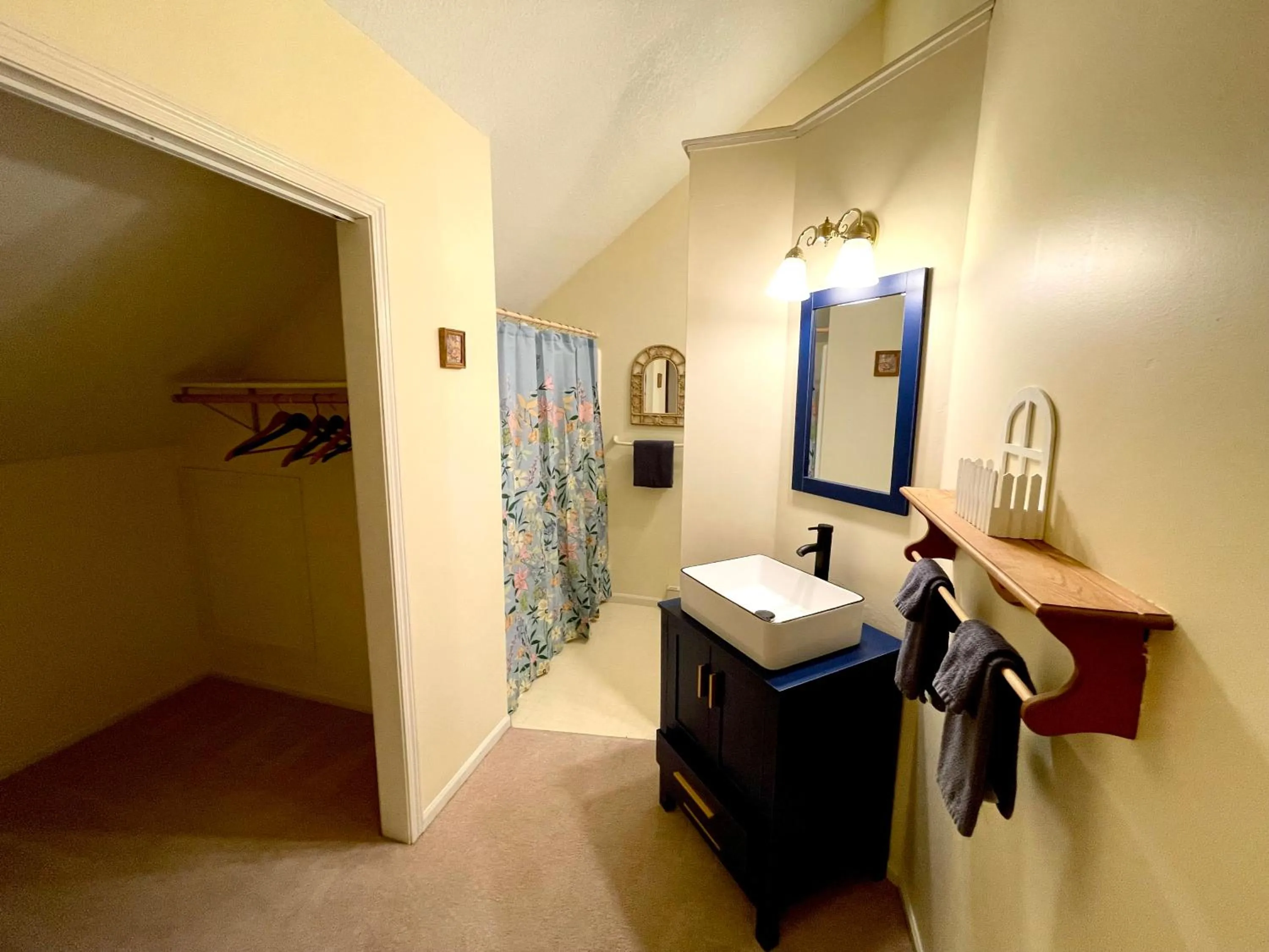 Bathroom in Sweetgrass Inn Bed & Breakfast