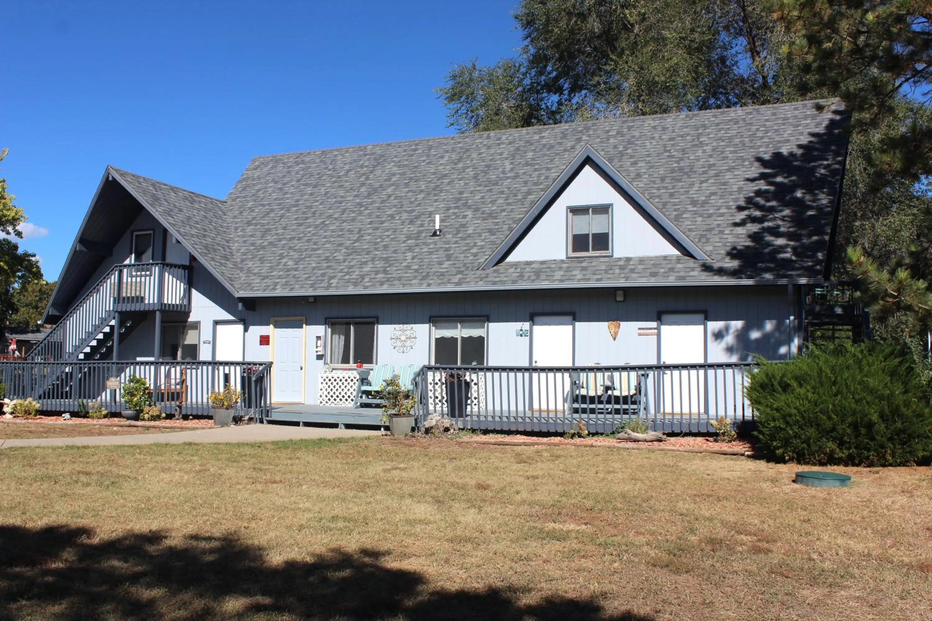 Property building in Sweetgrass Inn Bed & Breakfast