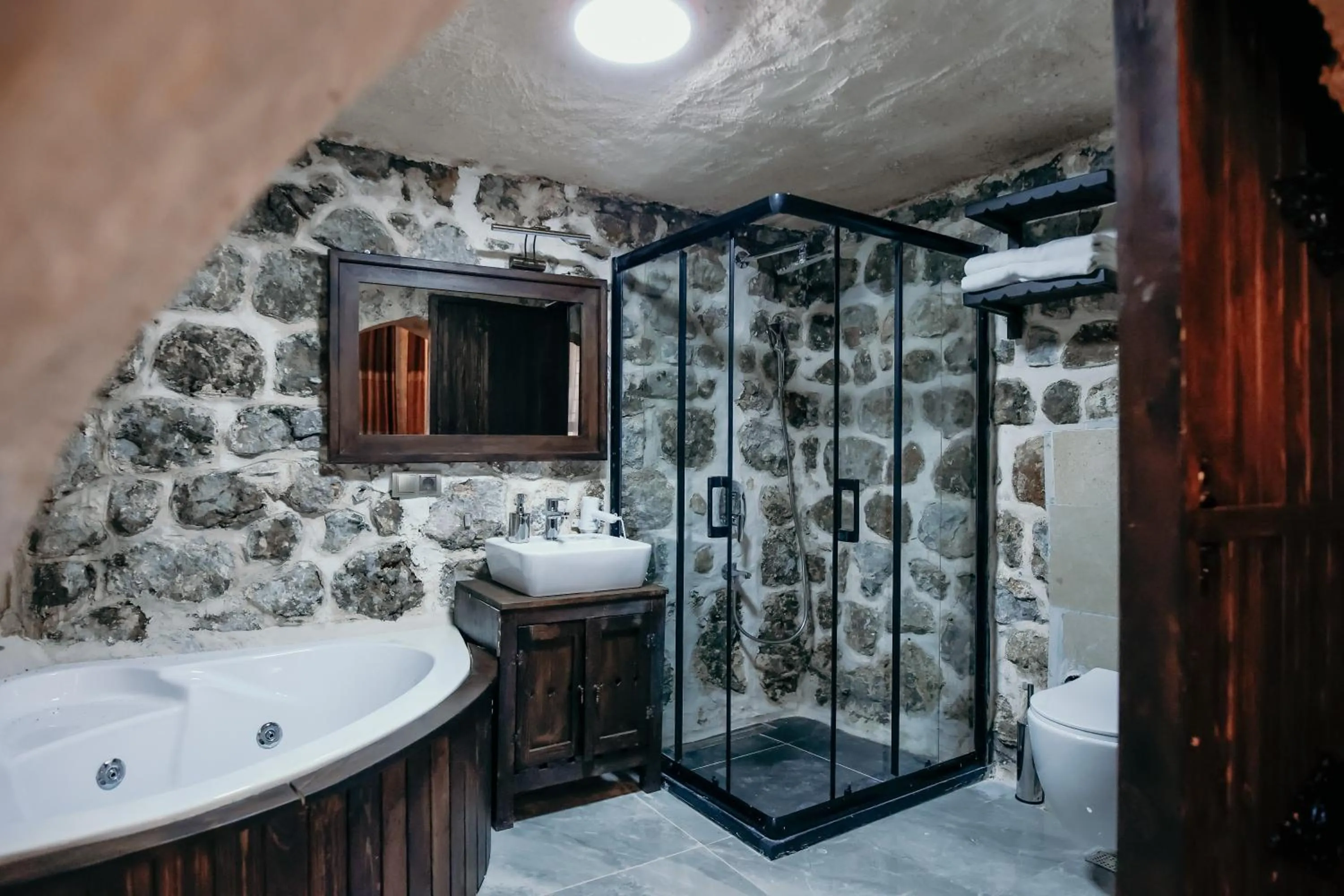 Shower in Minessa Konağı