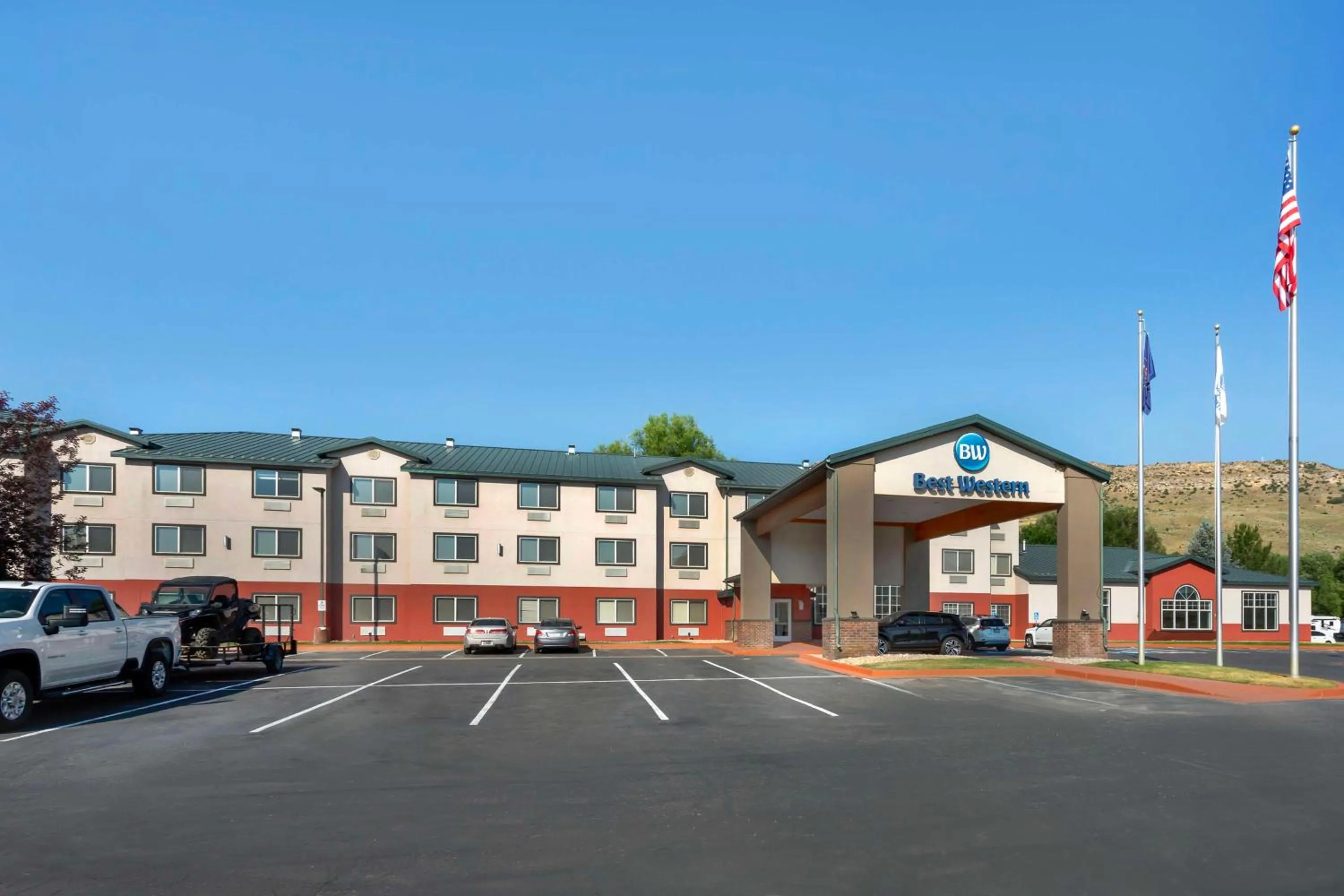 Property building in Best Western Holiday Hills