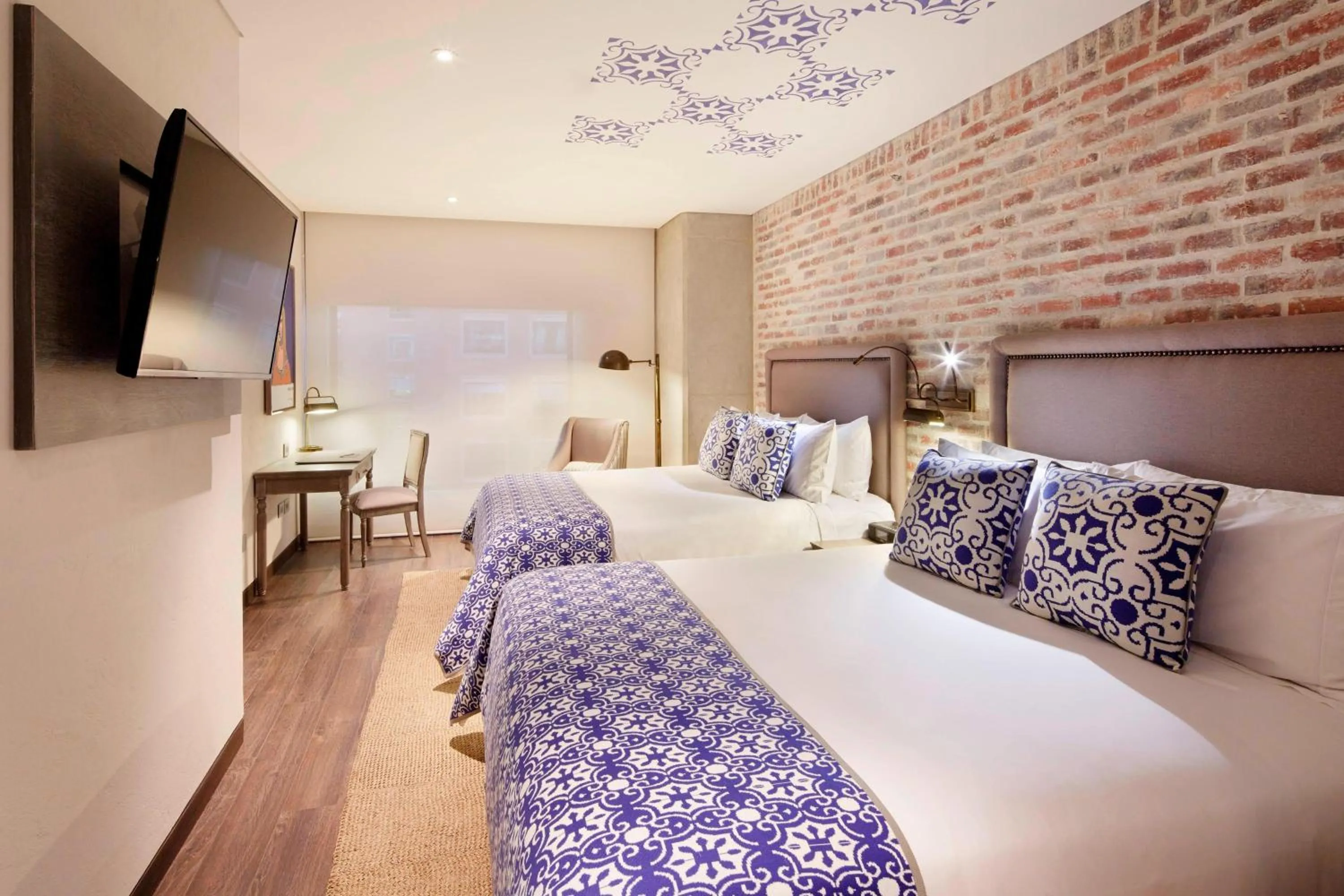 Photo of the whole room, Bed in The Artisan D.C. Hotel, Autograph Collection