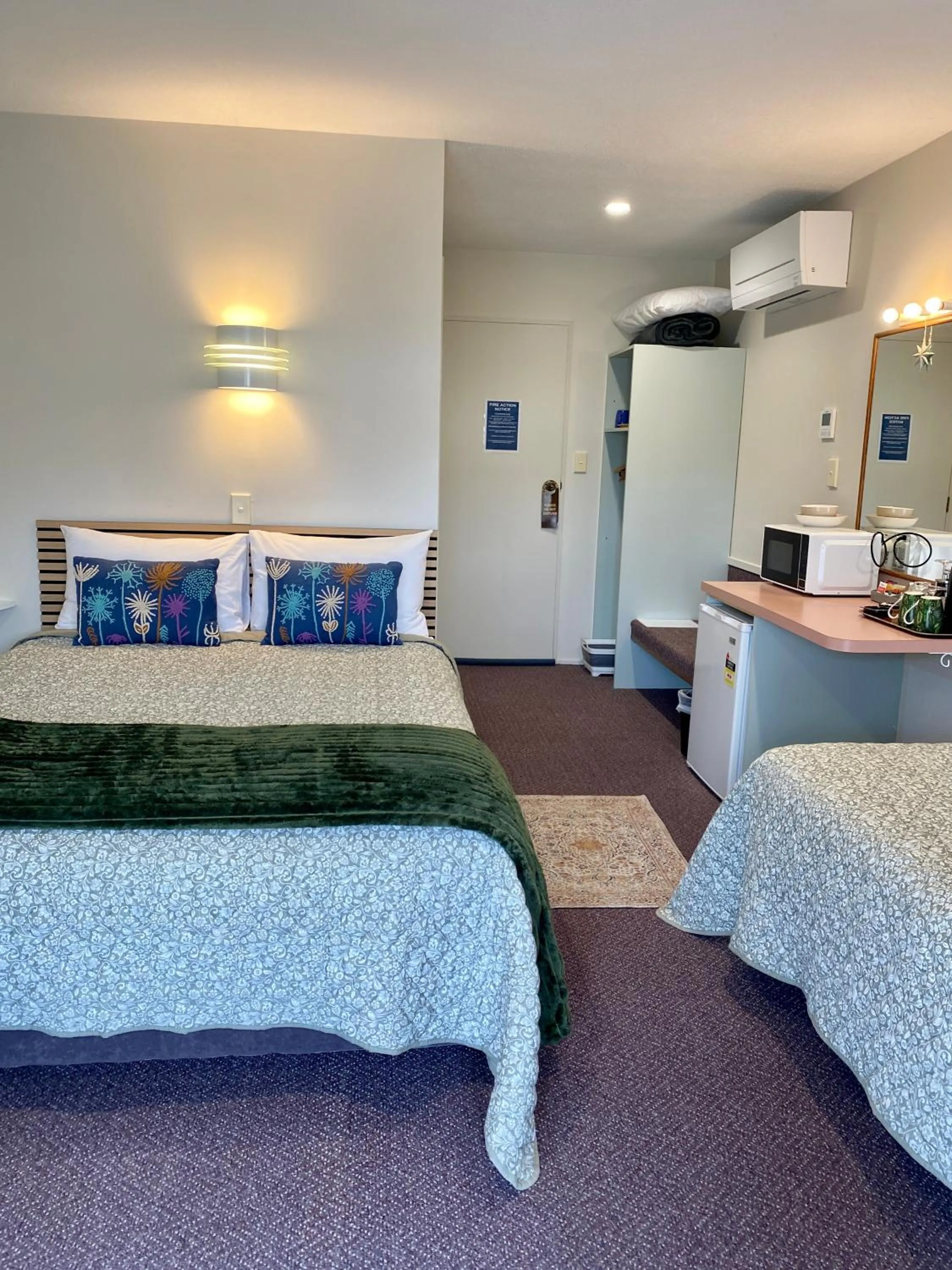 Bed in Heritage Park Lodge