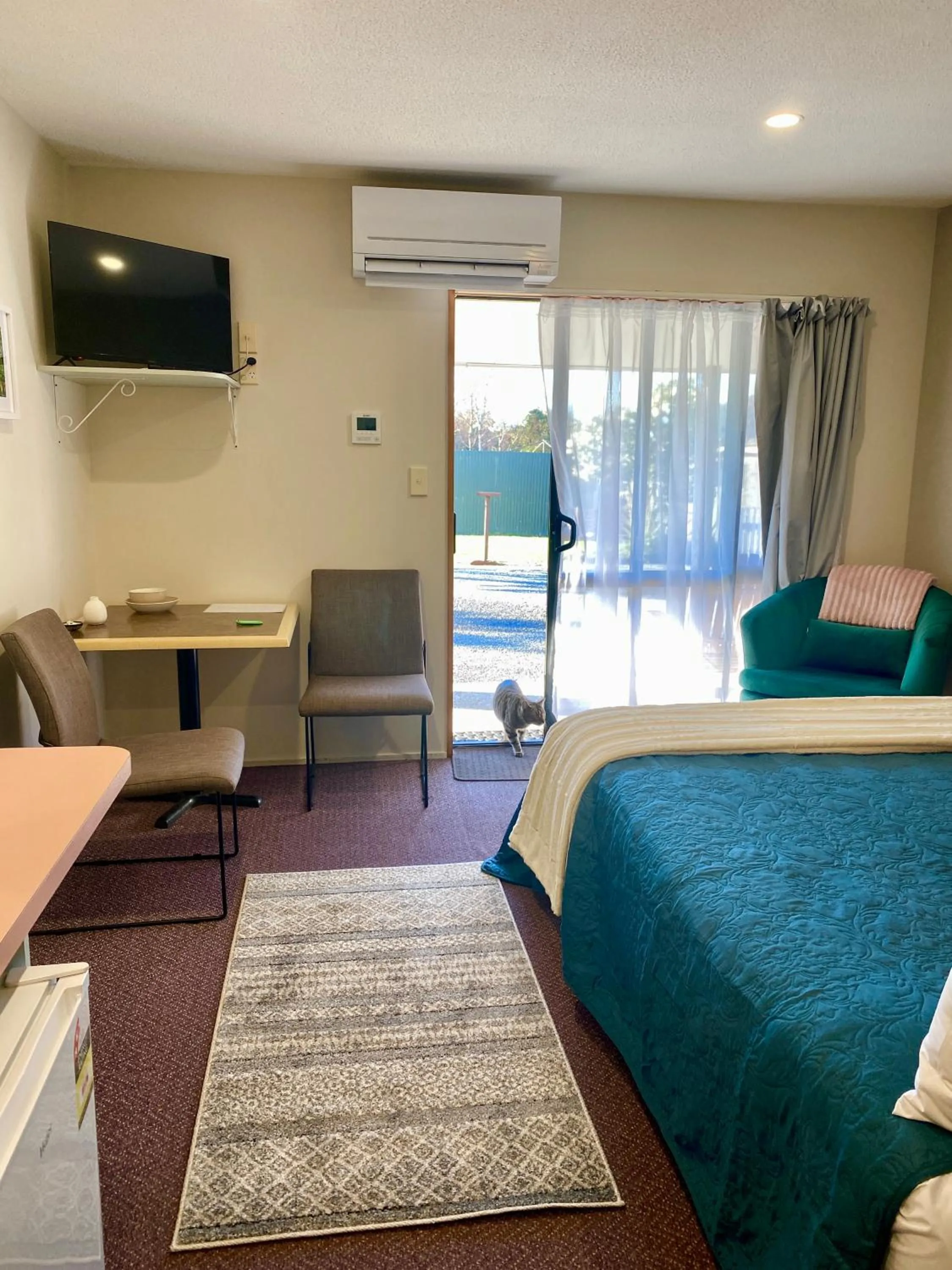 Bed in Heritage Park Lodge