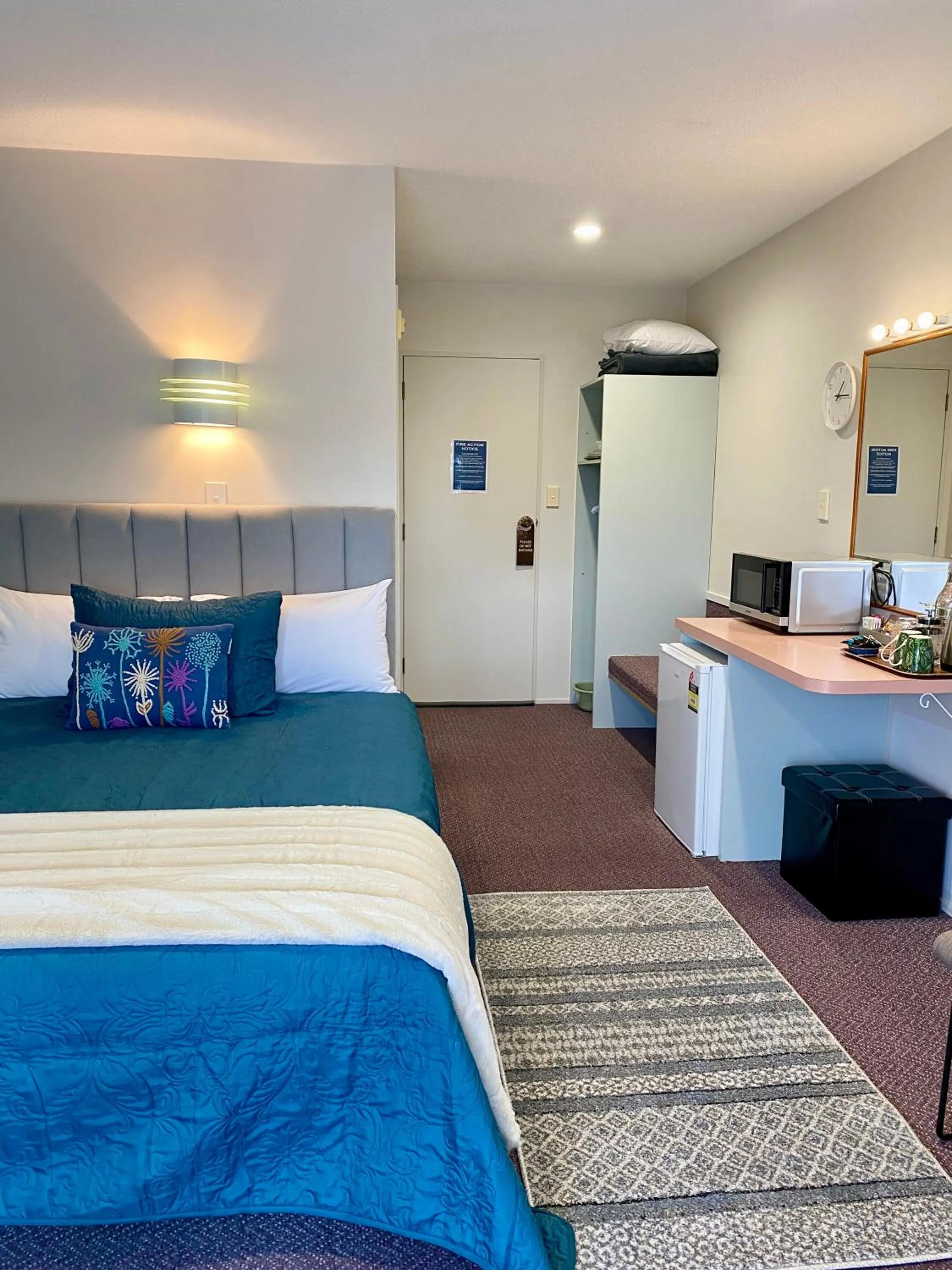 Bed in Heritage Park Lodge