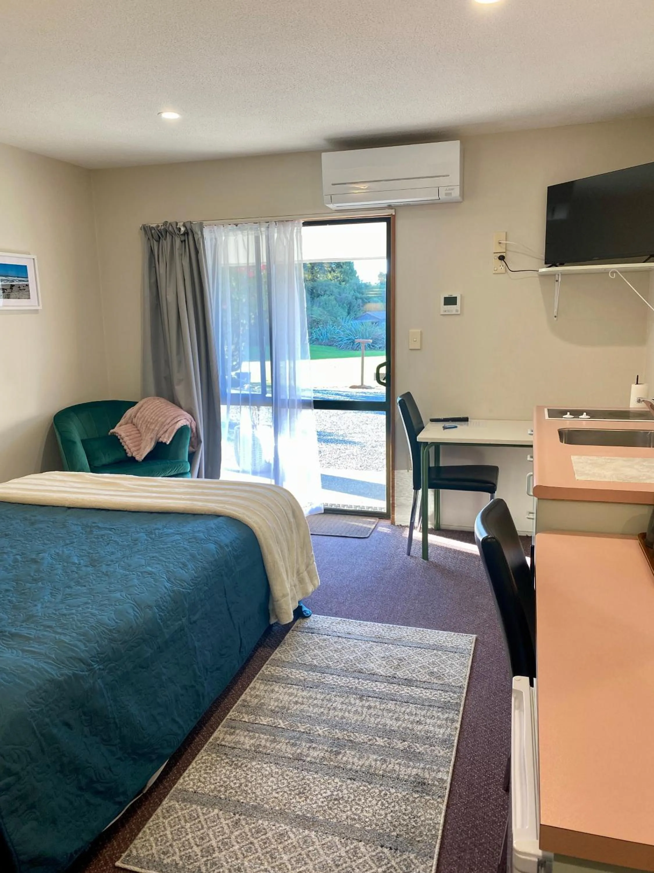 Bed in Heritage Park Lodge