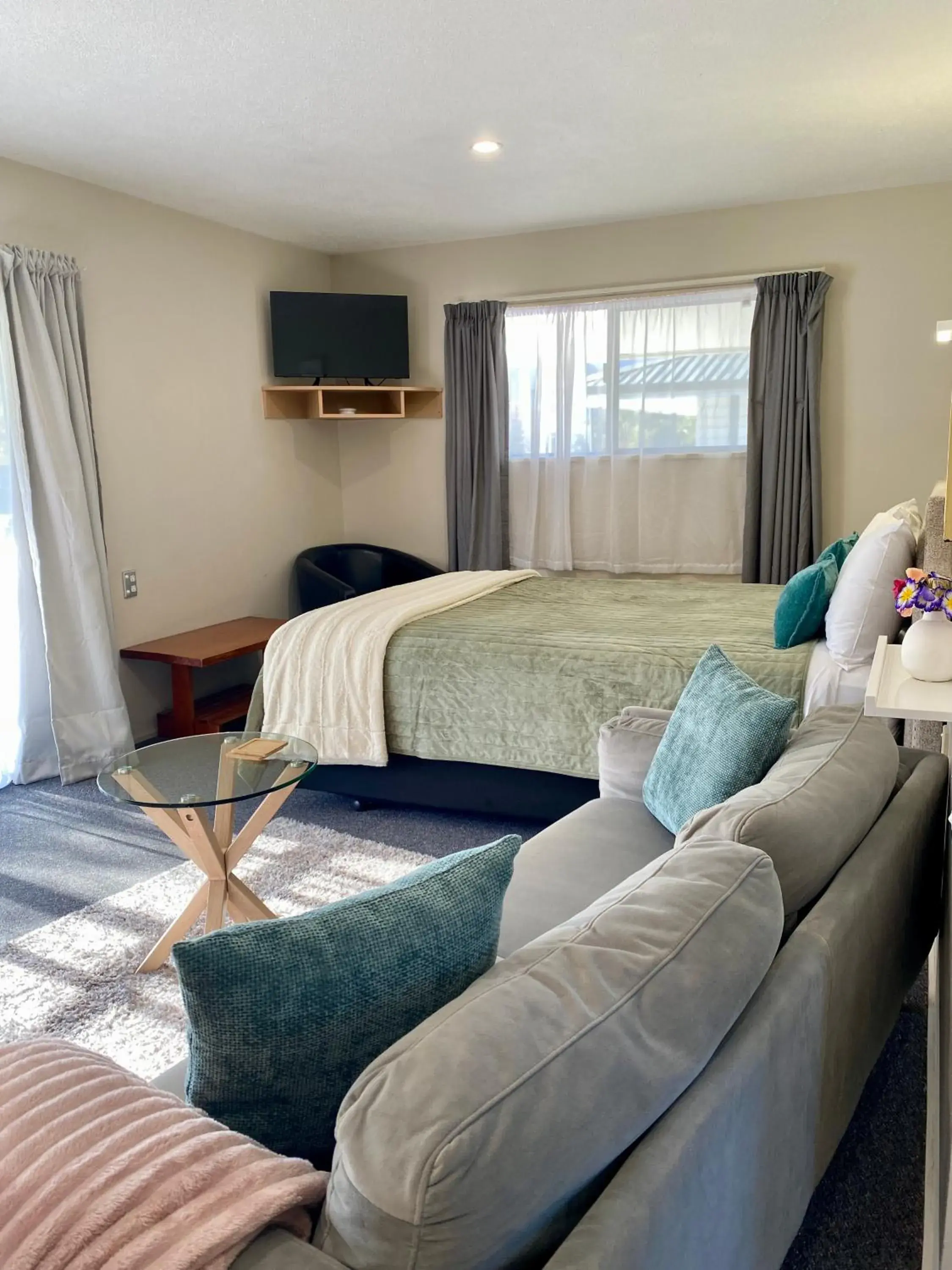 One-Bedroom Suite in Heritage Park Lodge One-Bedroom Suite in Heritage Park Lodge