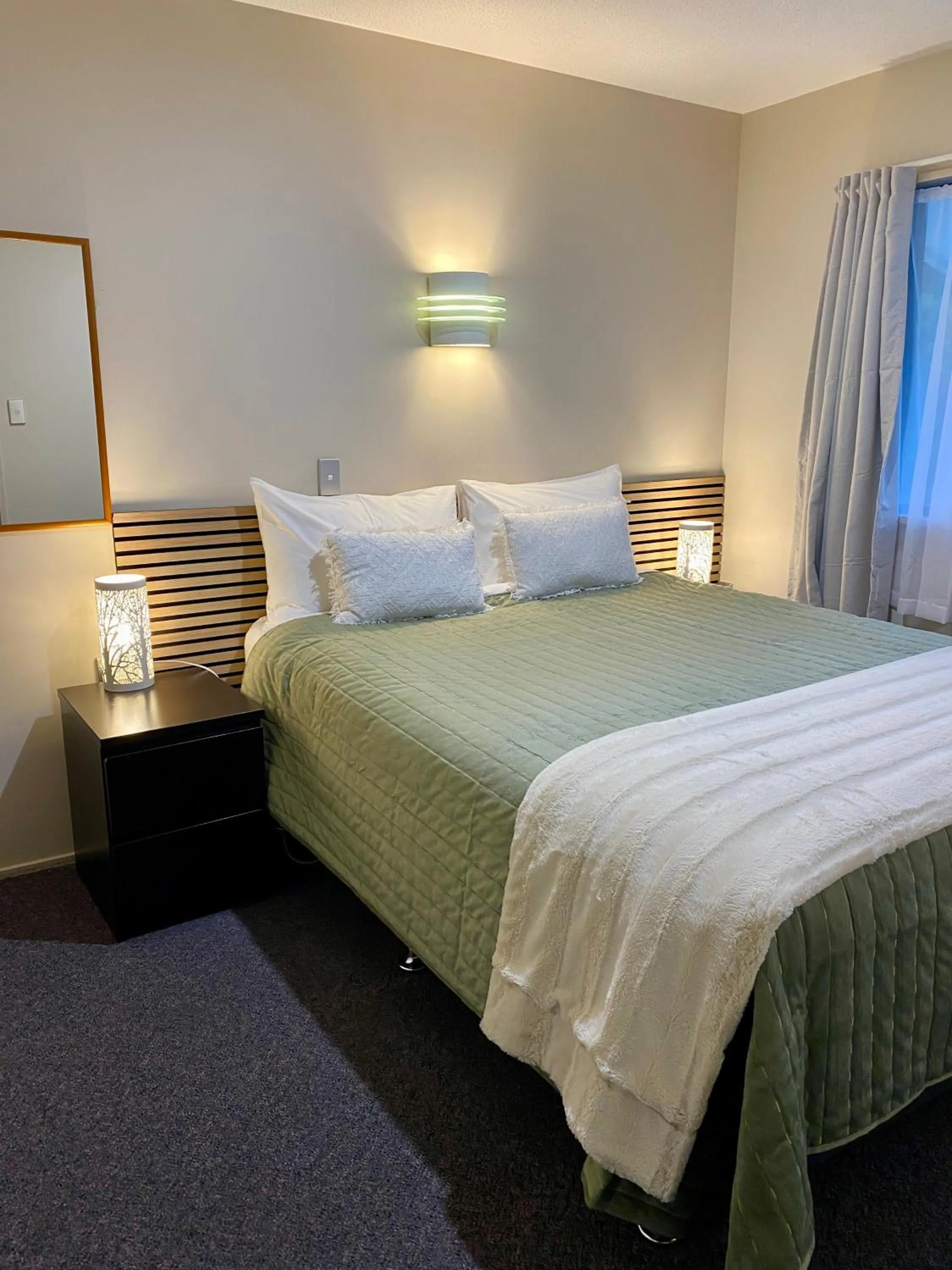 Bed in Heritage Park Lodge