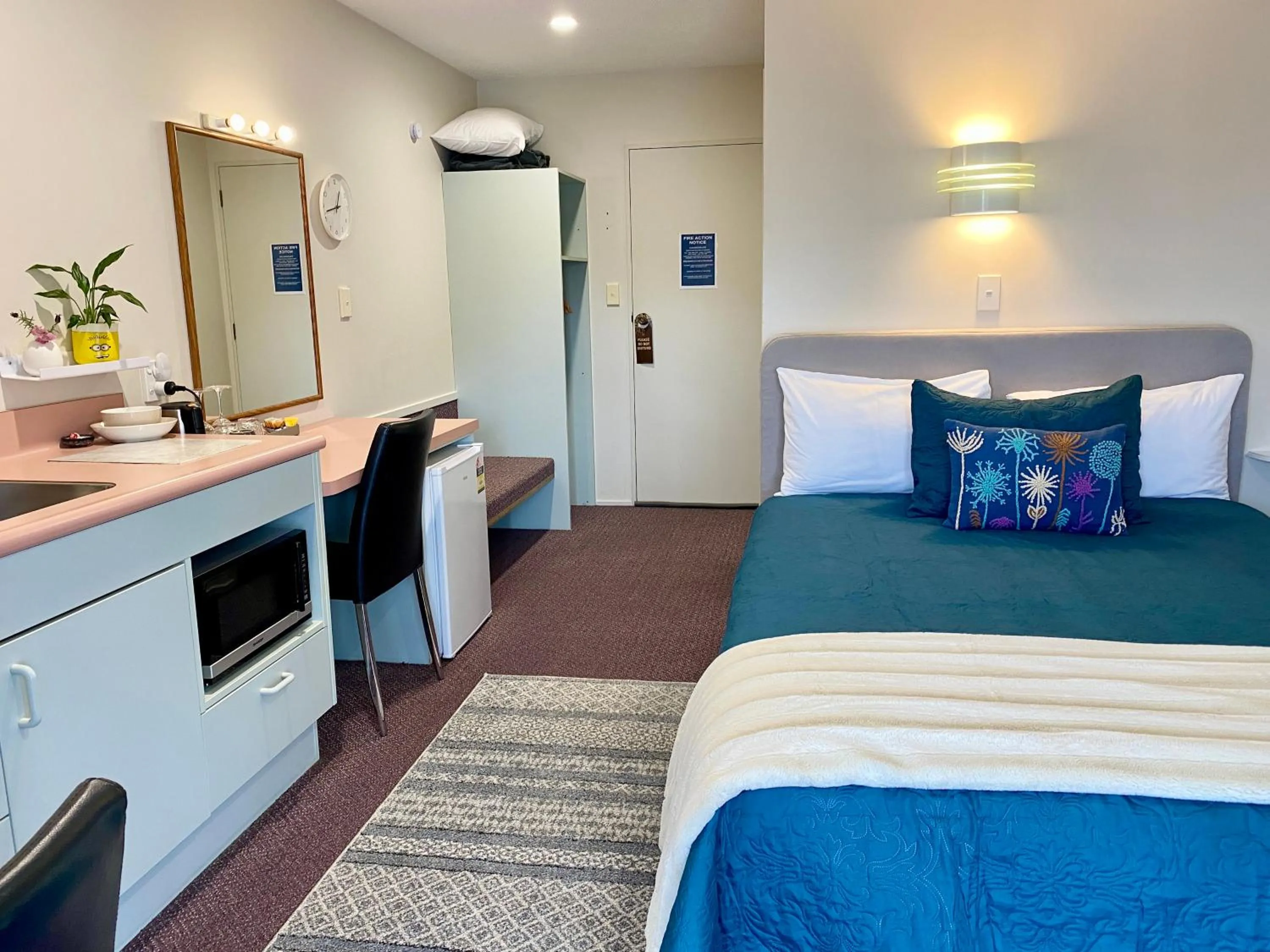 Bed in Heritage Park Lodge