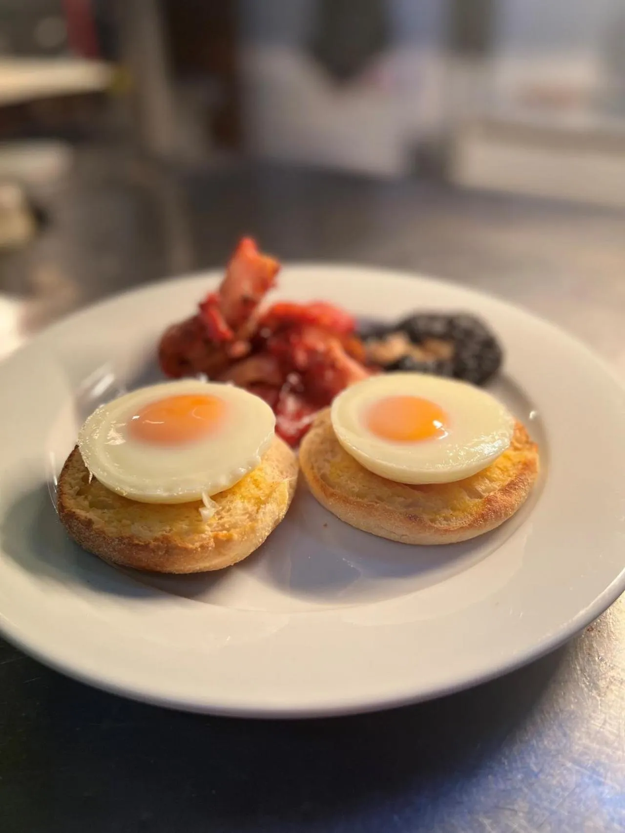 Restaurant/places to eat in Riverbank Park MOTEL