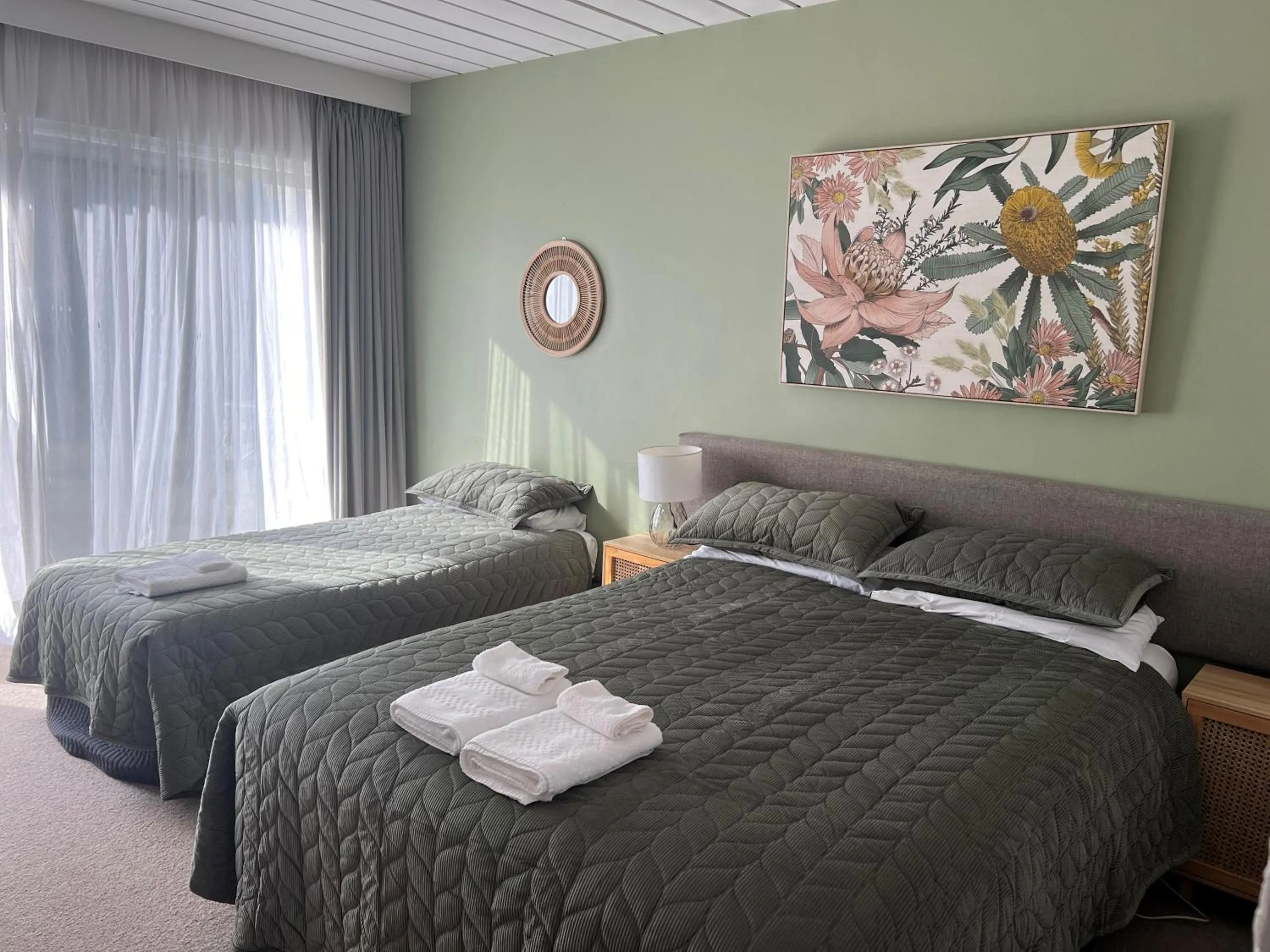 Bed in Riverbank Park MOTEL