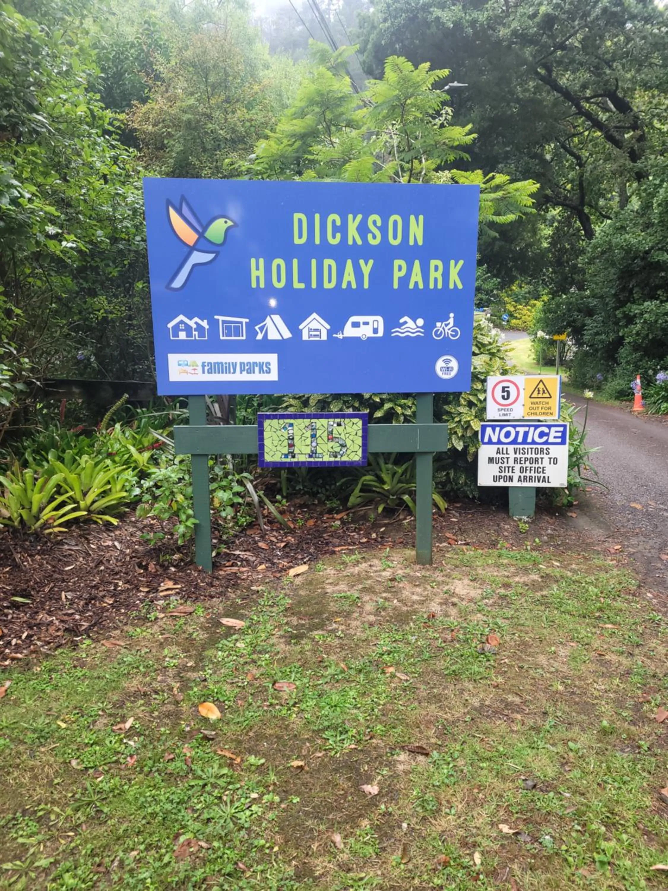 Facade/entrance in Dickson Holiday Park