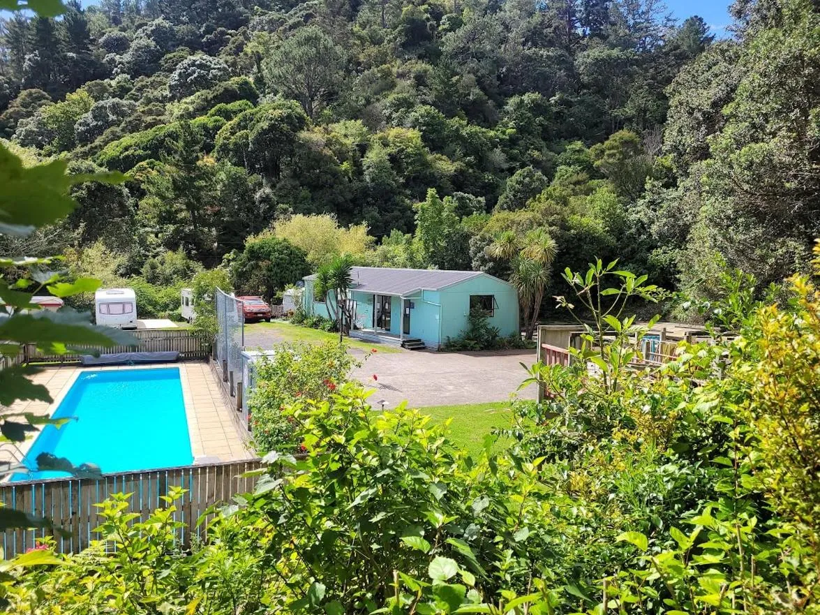Swimming pool in Dickson Holiday Park