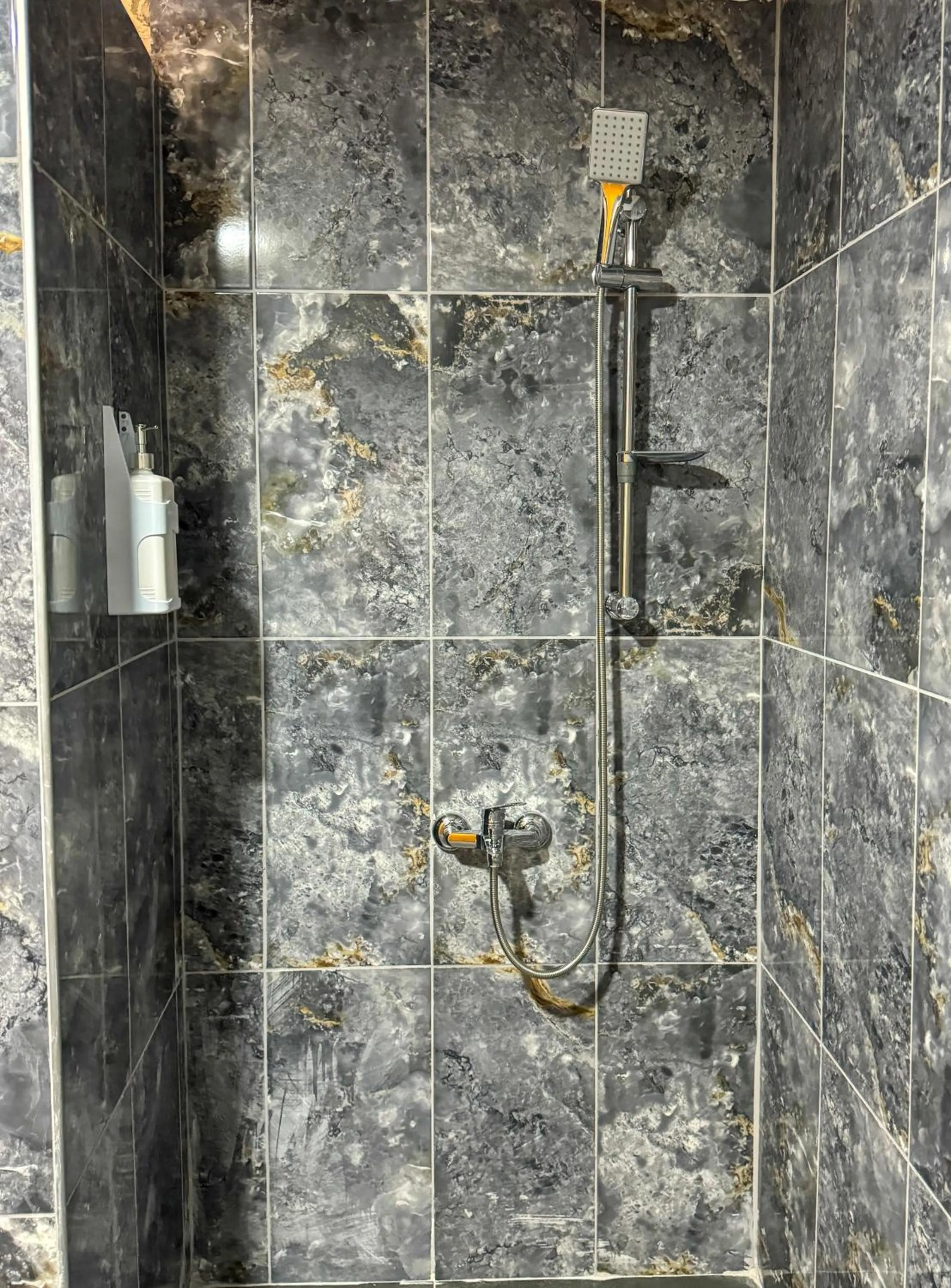 Shower in Arısan Otel