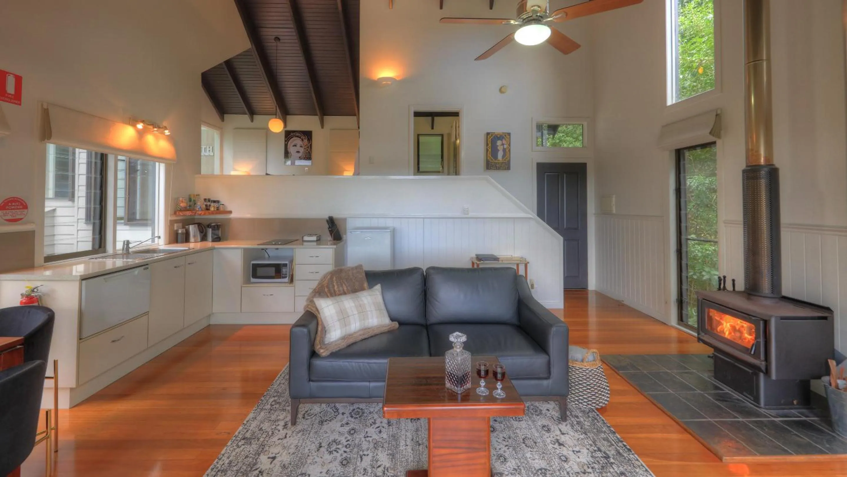 Kitchen or kitchenette in Montville Misty View Cottages