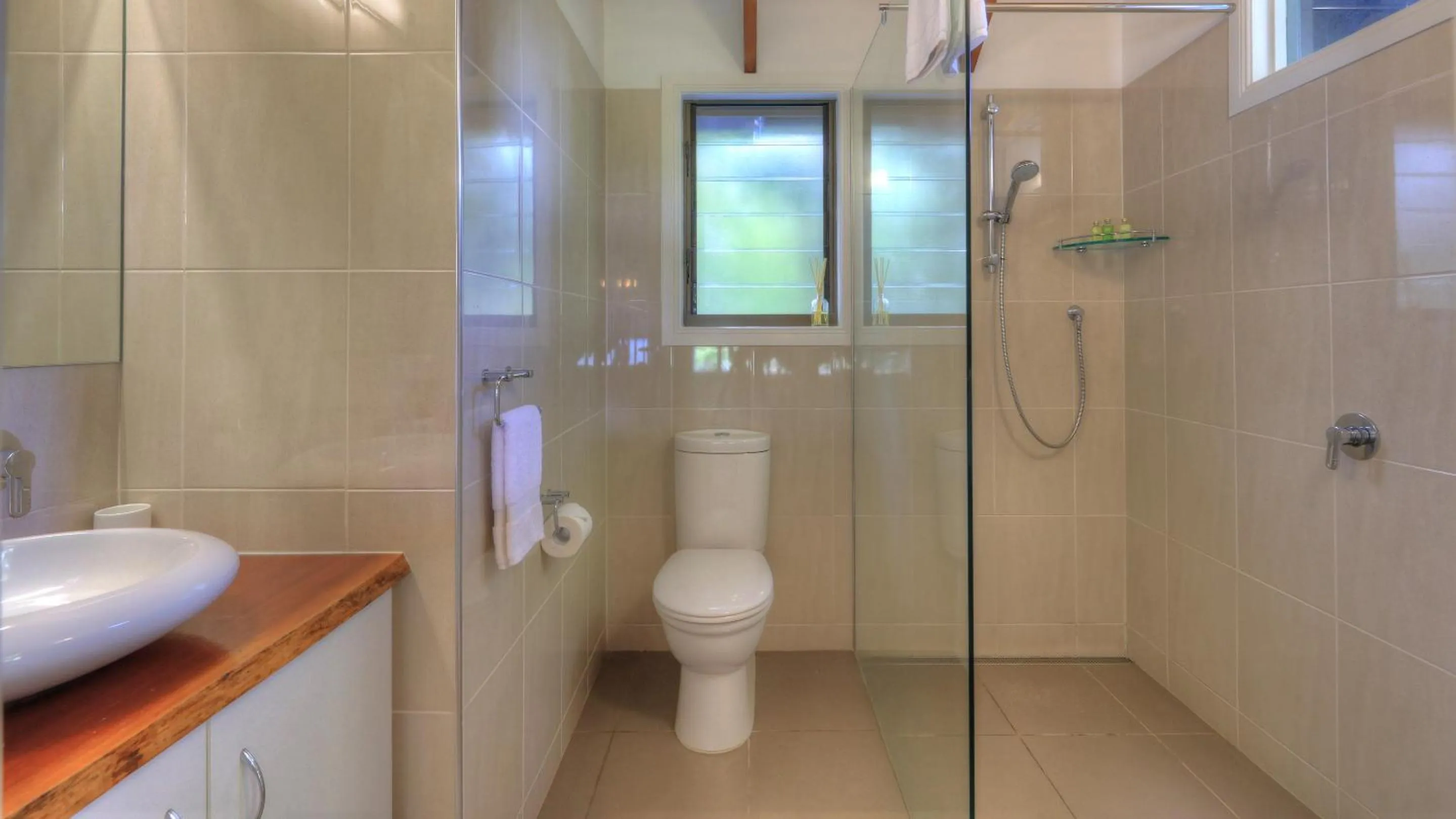 Bathroom in Montville Misty View Cottages