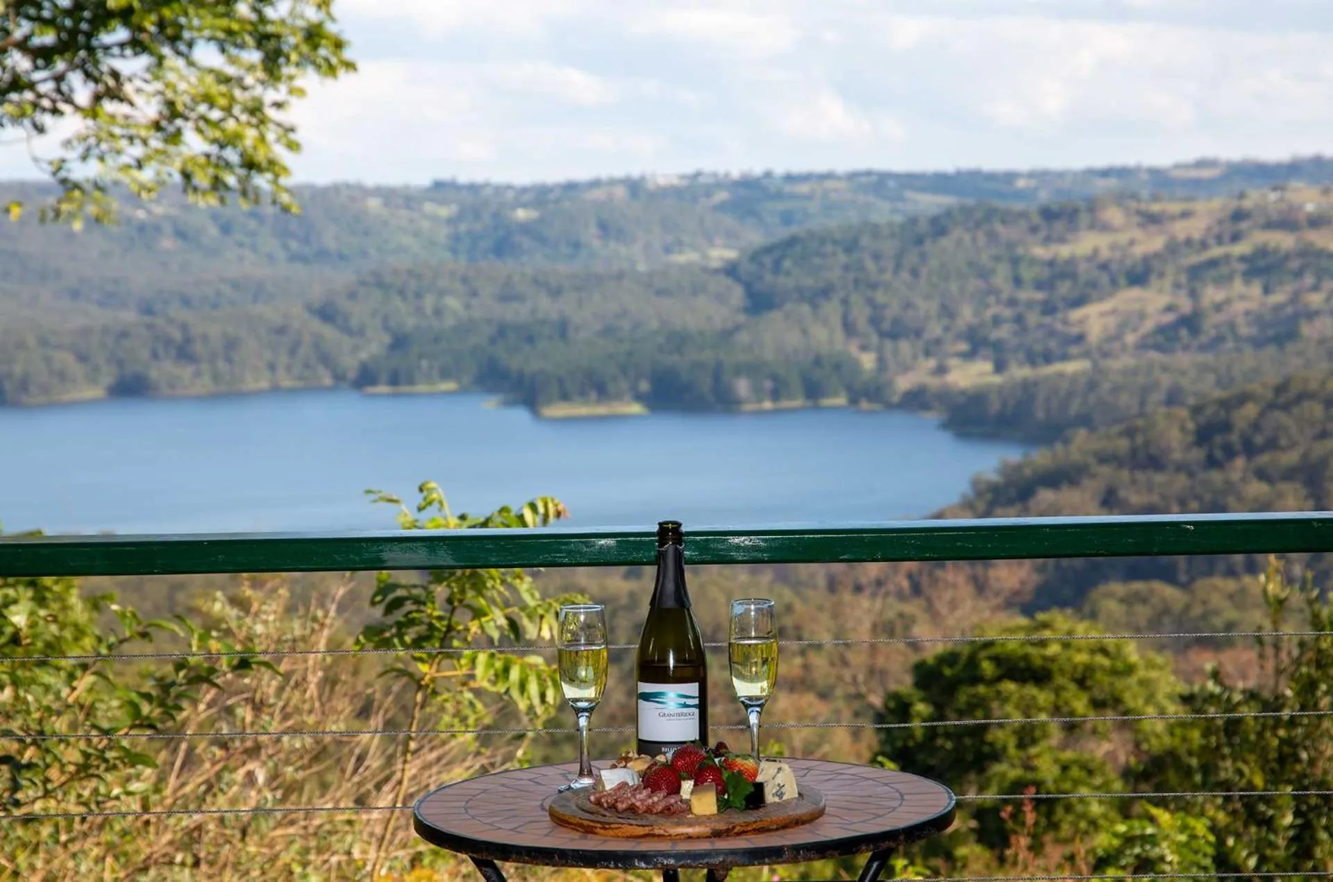 Balcony/Terrace in Montville Misty View Cottages
