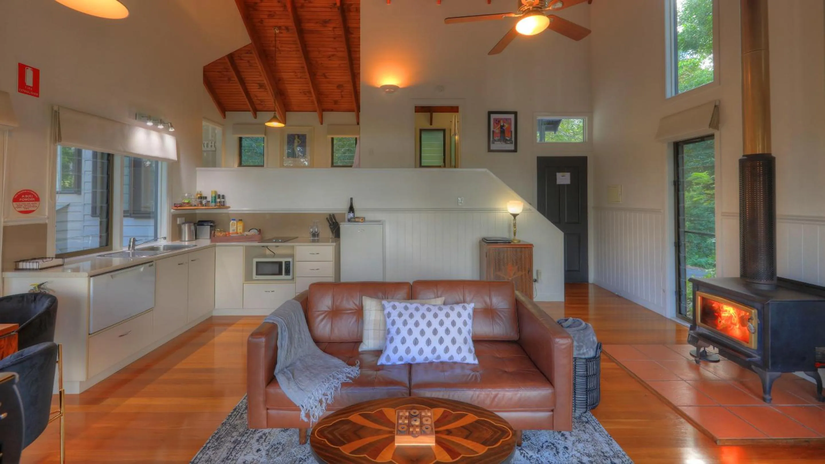 Kitchen or kitchenette in Montville Misty View Cottages