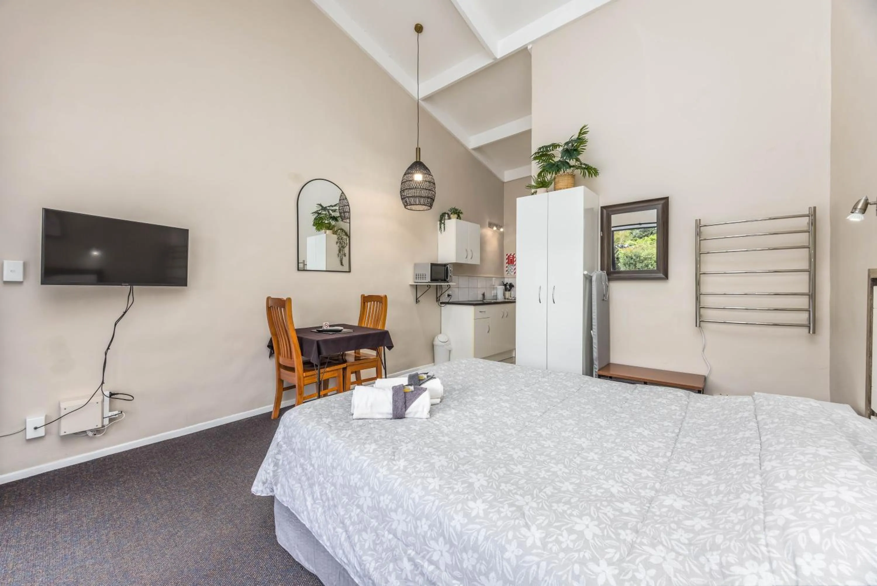 Bed in Sun Valley Motel