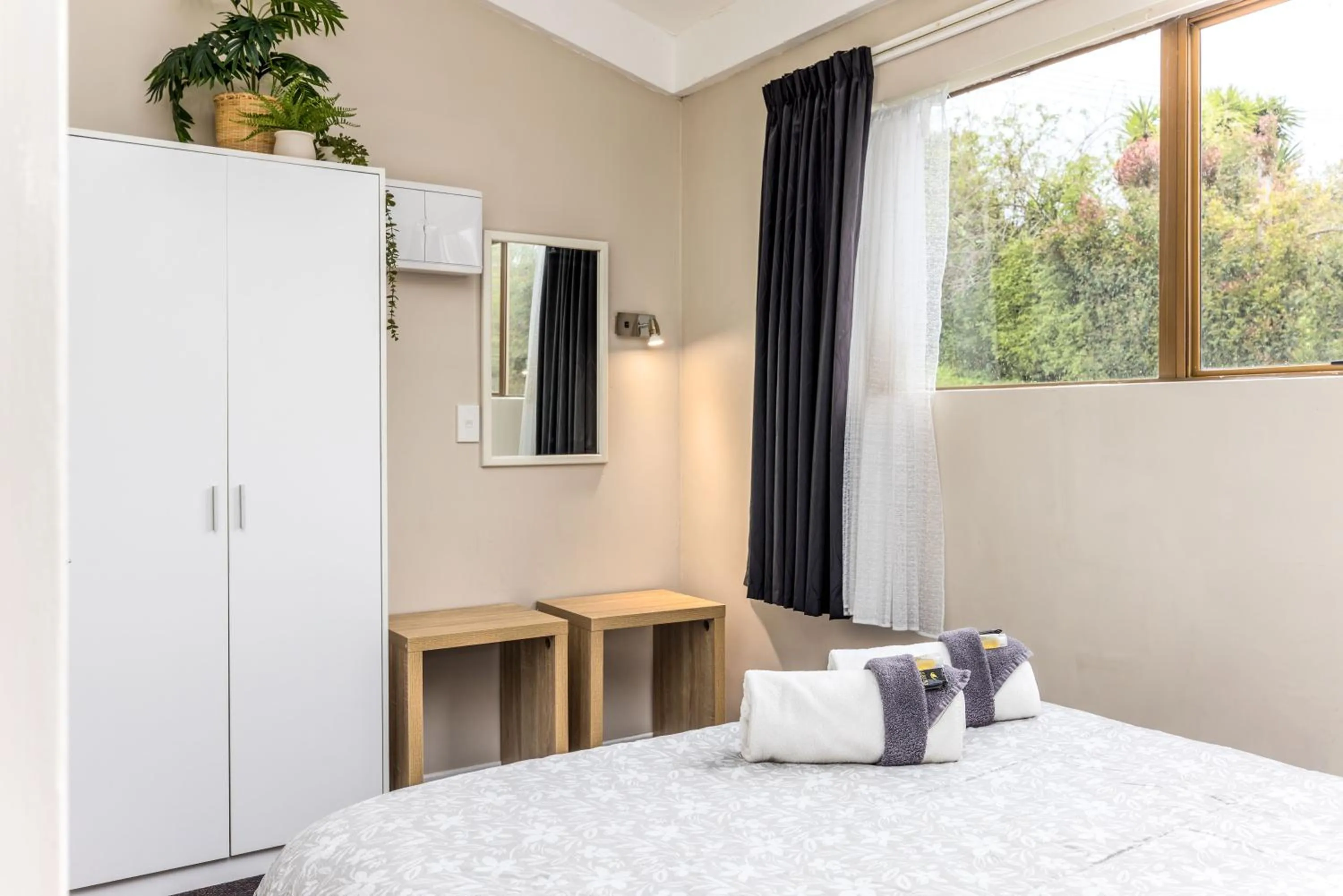 Bed in Sun Valley Motel