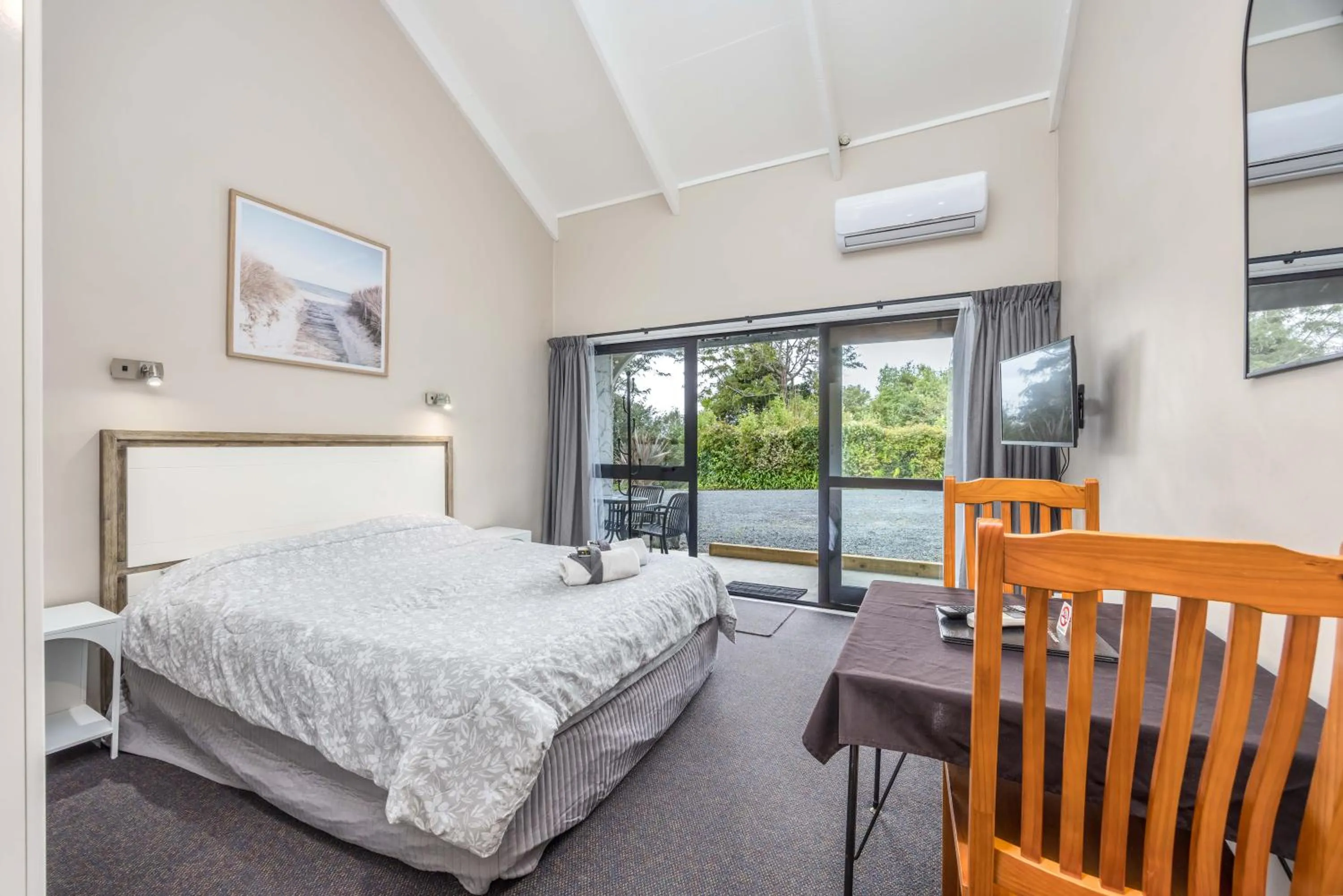 Bed in Sun Valley Motel