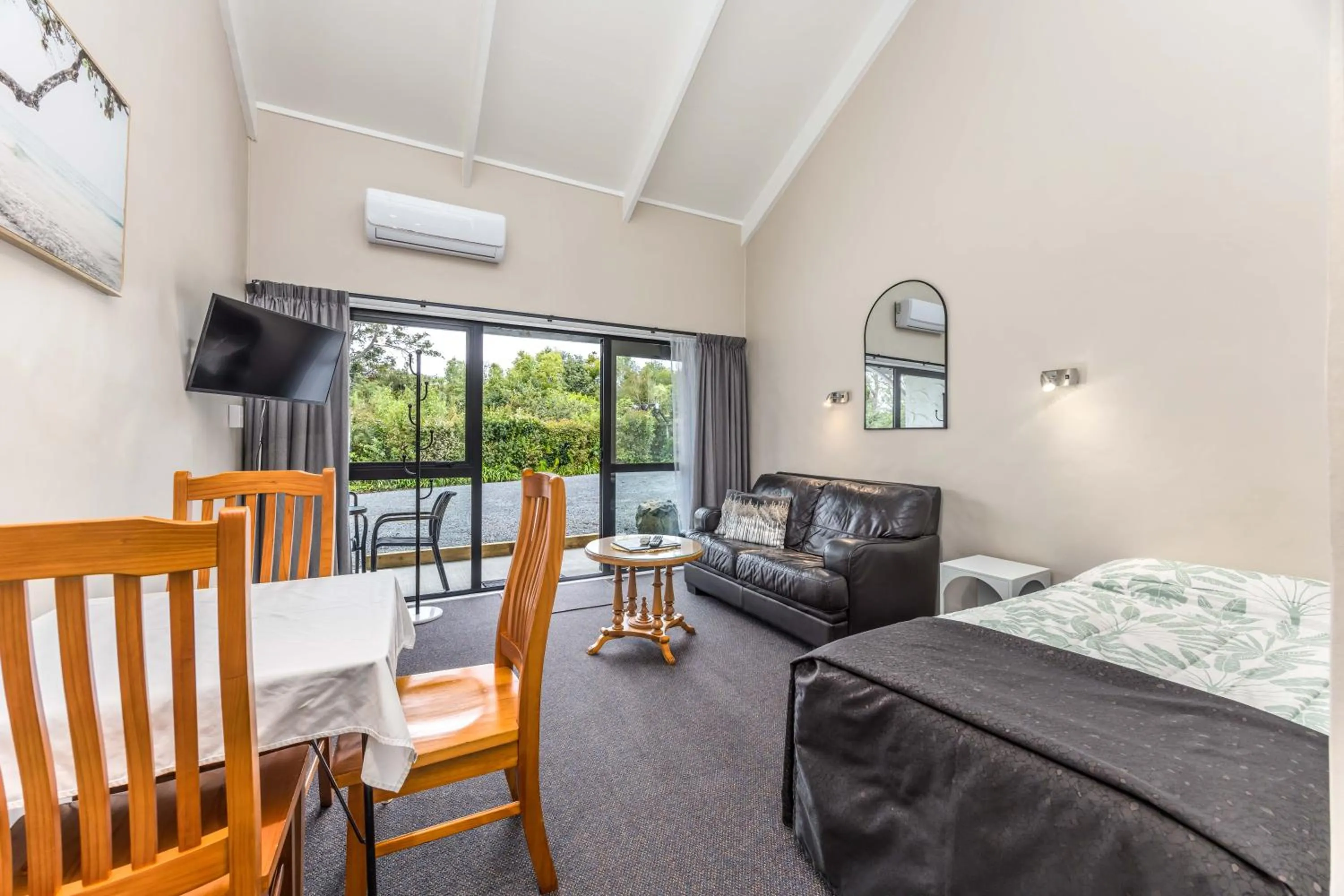 Bed in Sun Valley Motel