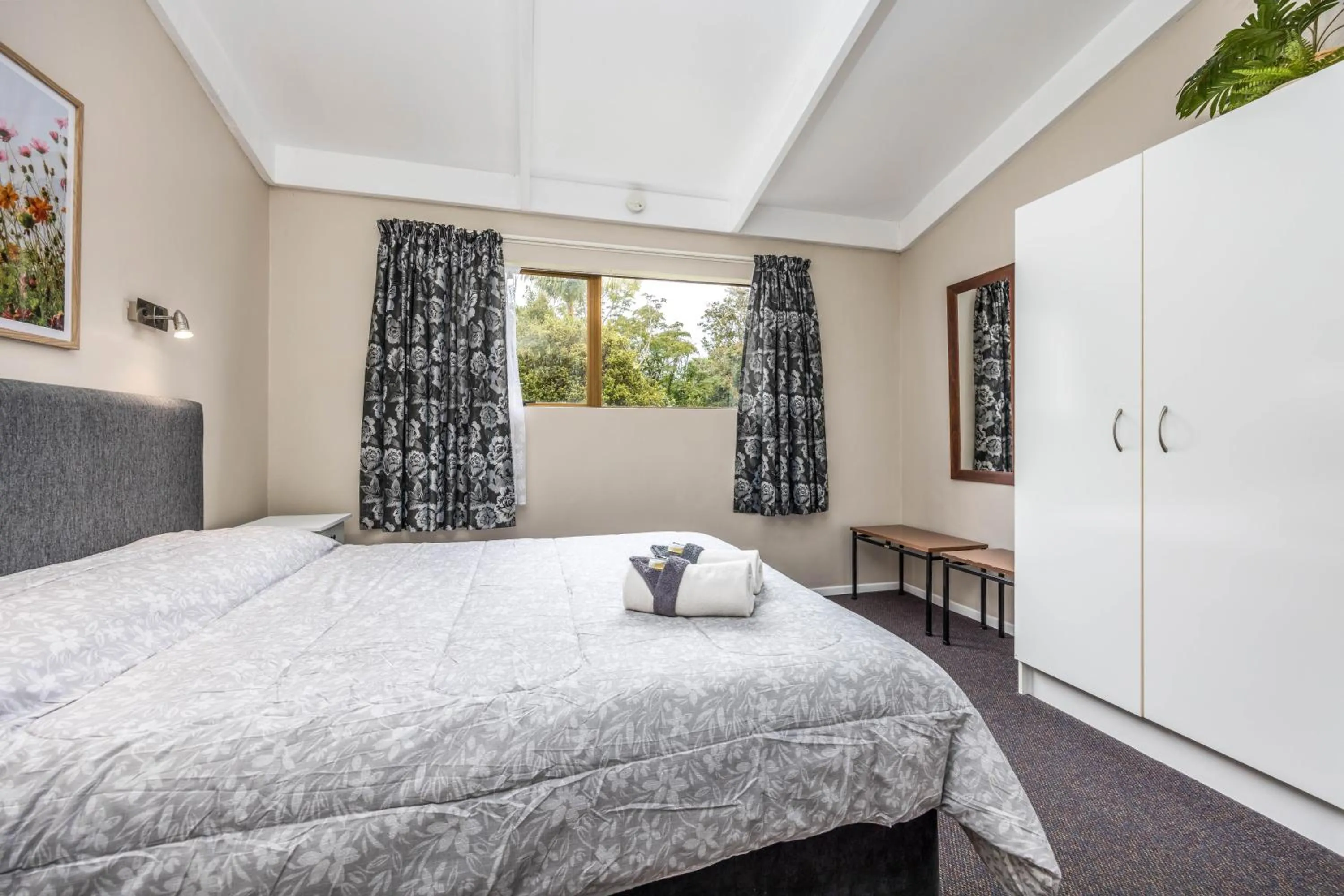 Bed in Sun Valley Motel