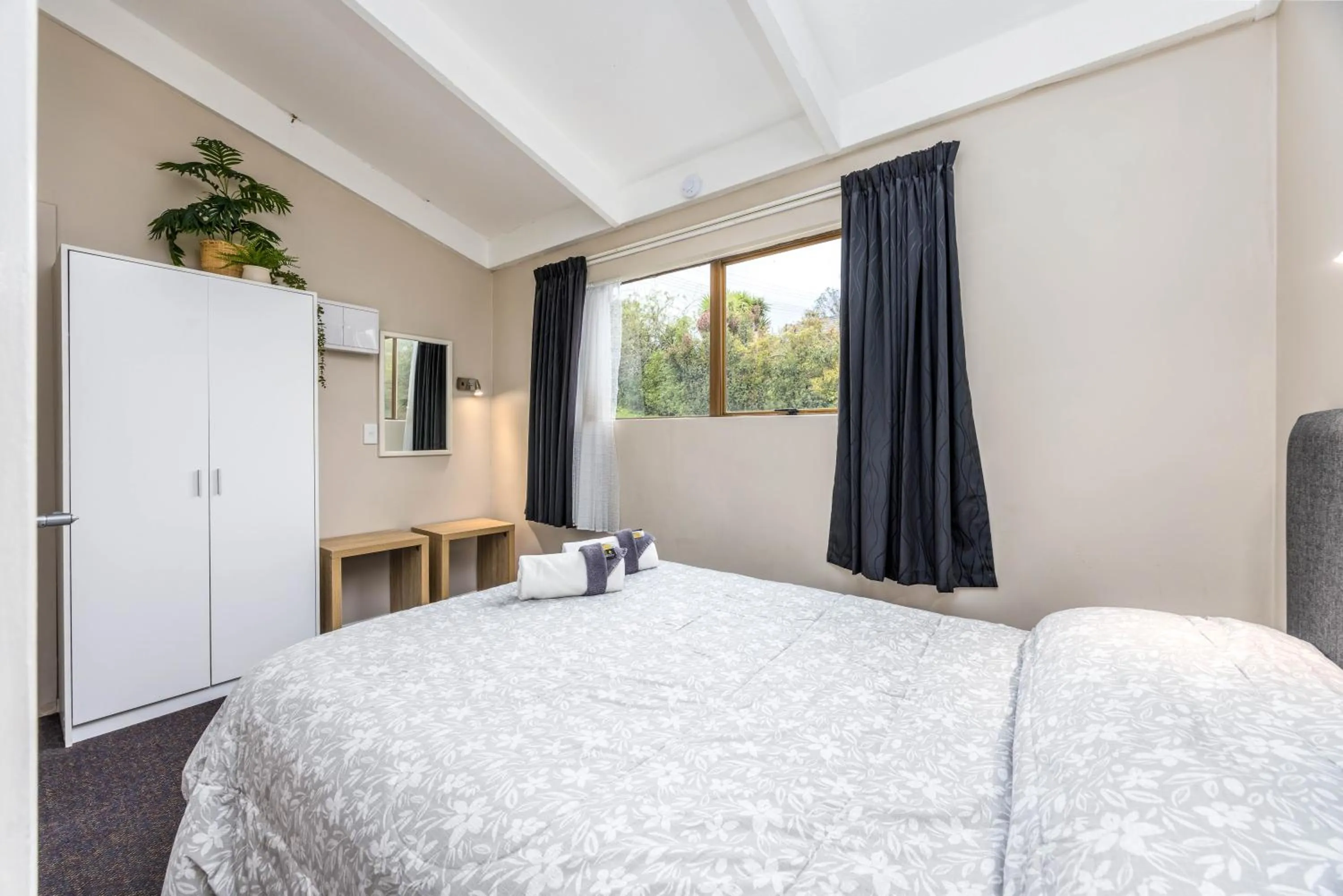 Bed in Sun Valley Motel