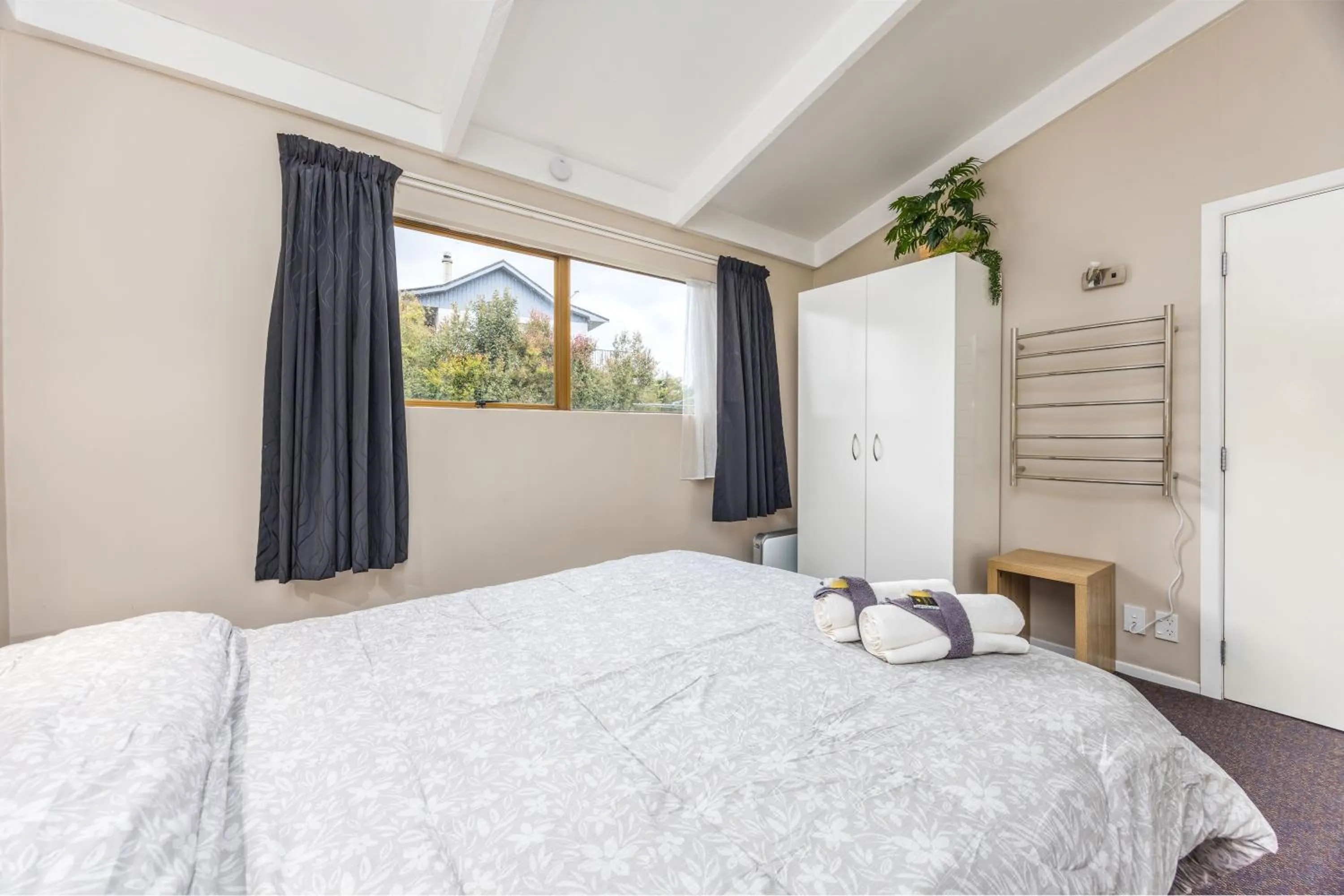 Bed in Sun Valley Motel