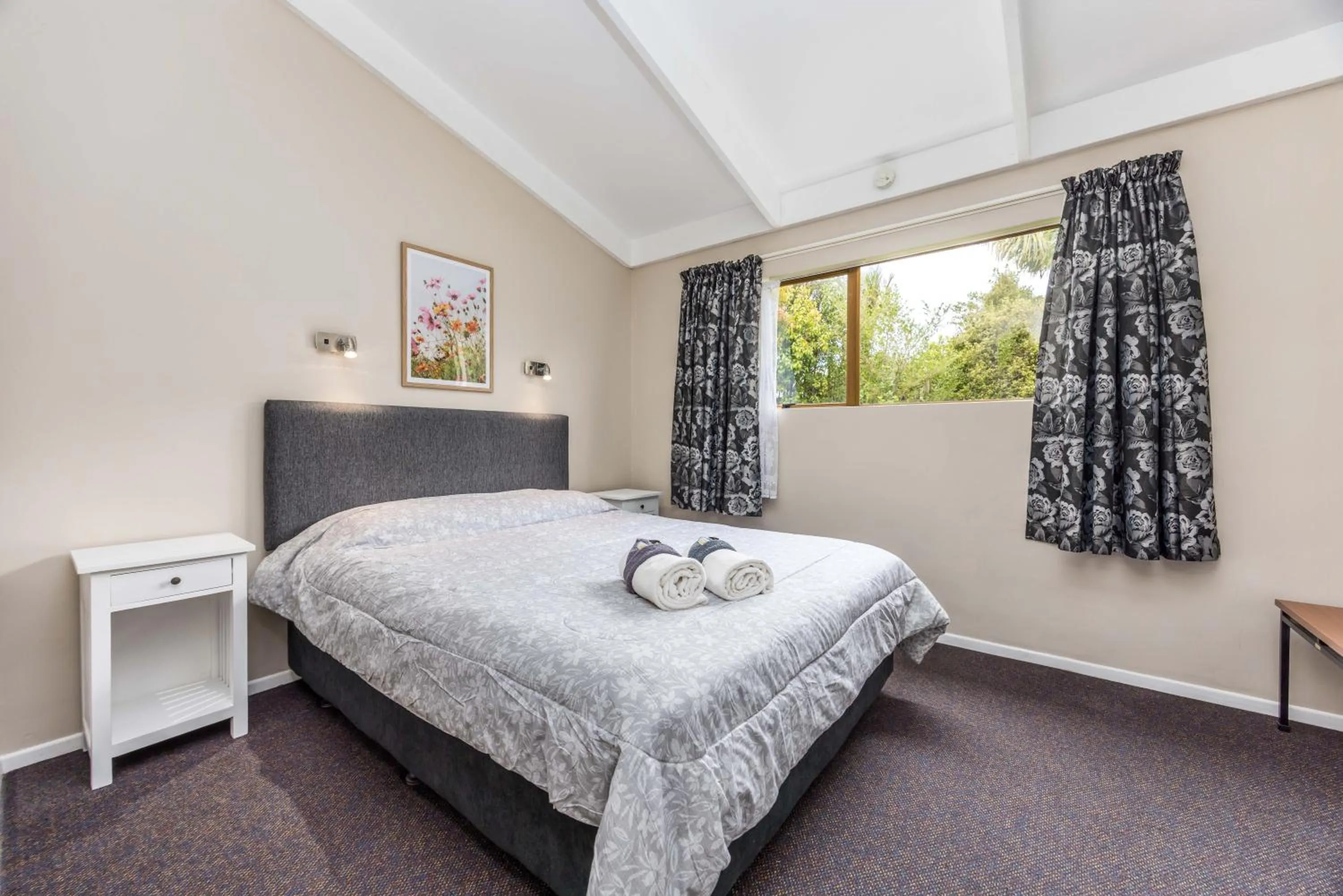 Bed in Sun Valley Motel