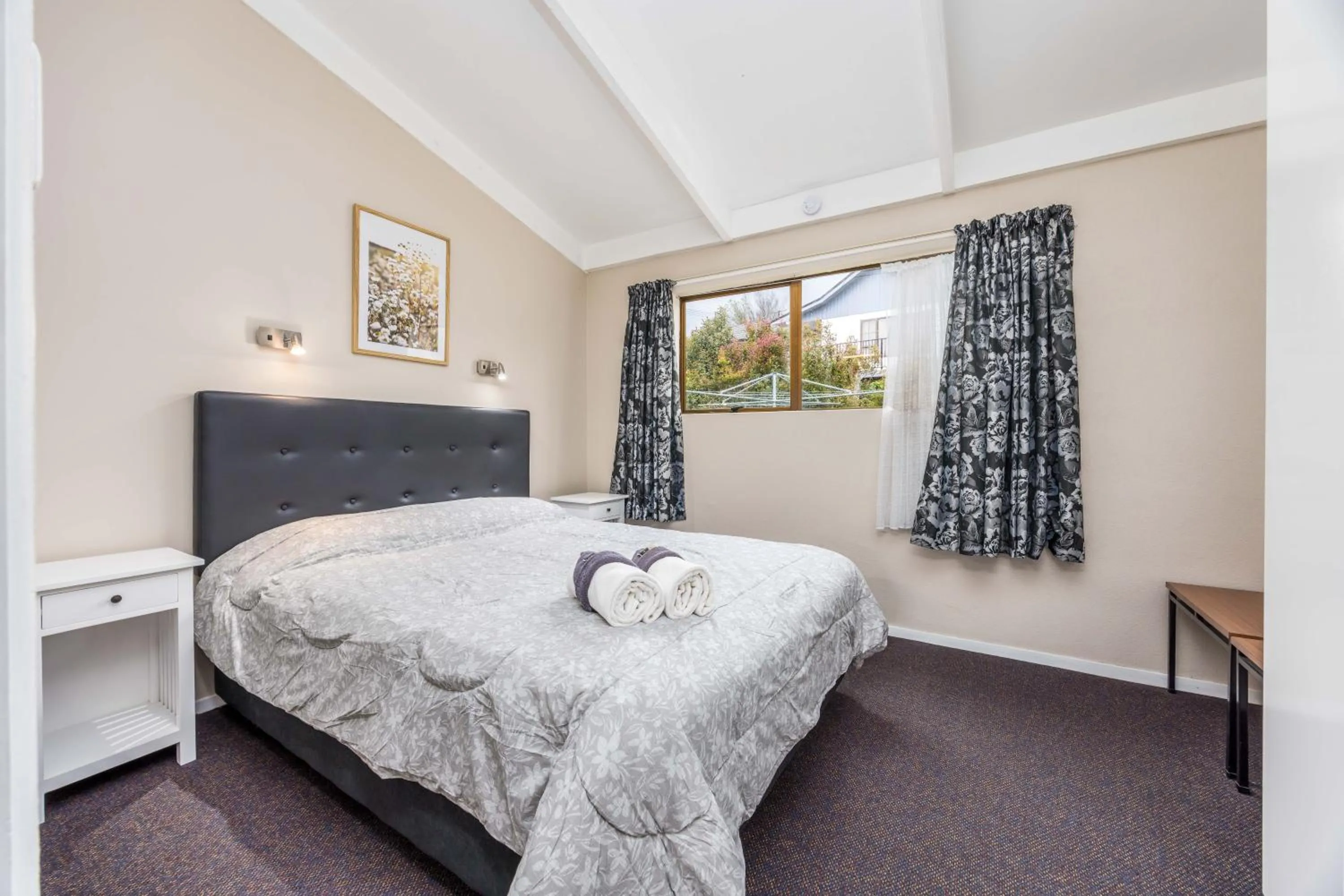 Bed in Sun Valley Motel