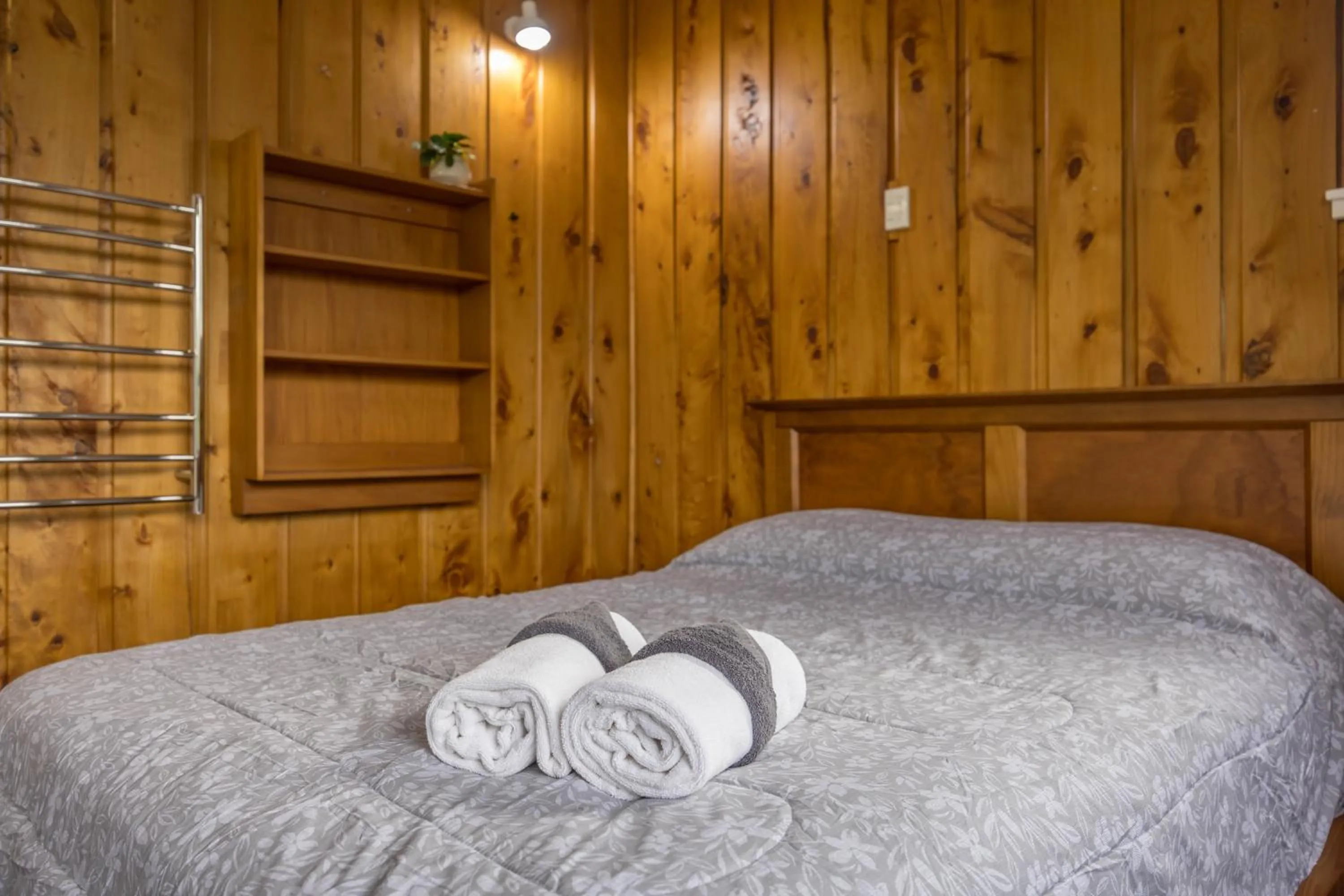 Bed in Sun Valley Motel