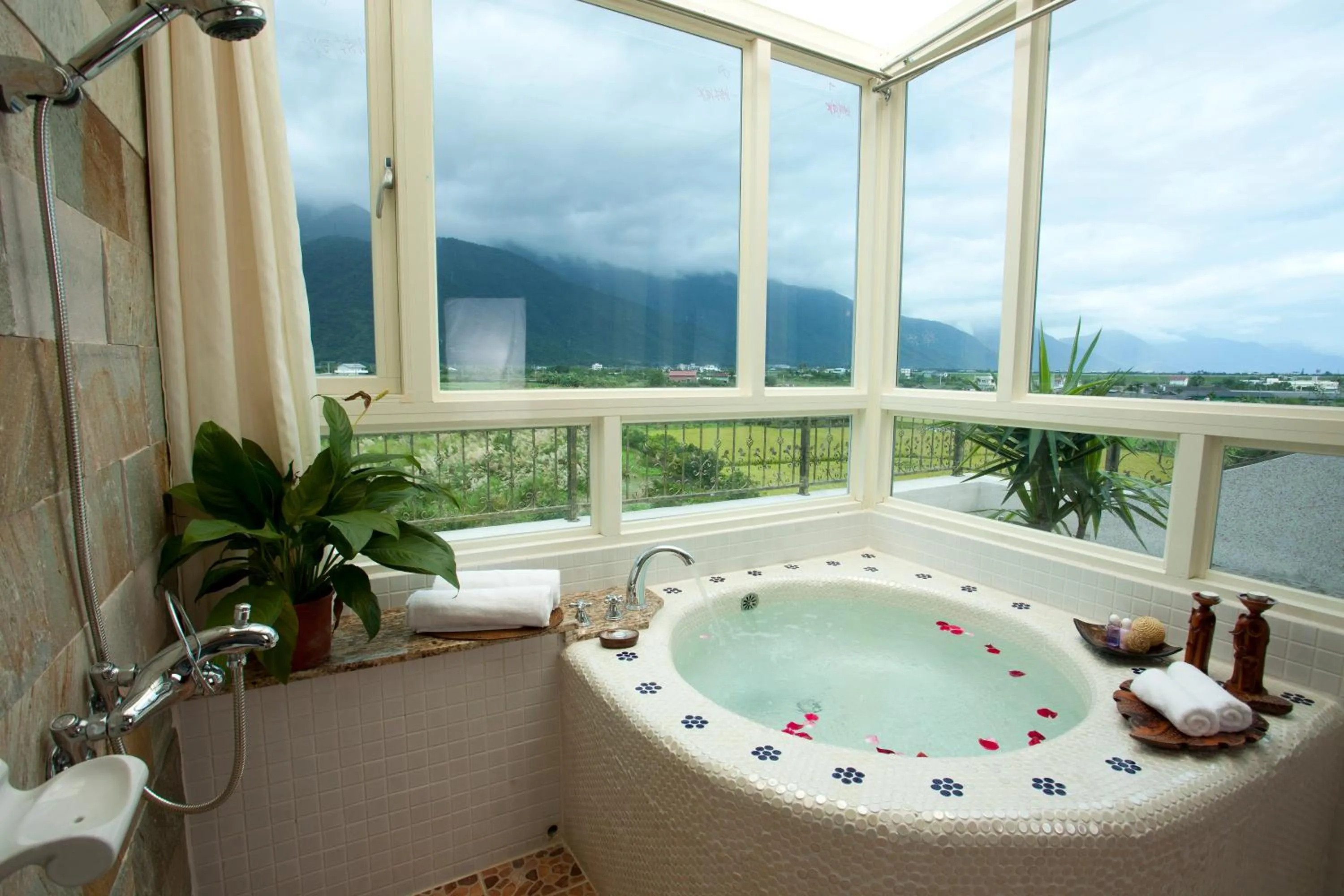 Bathroom in Cloudenjoy B&B