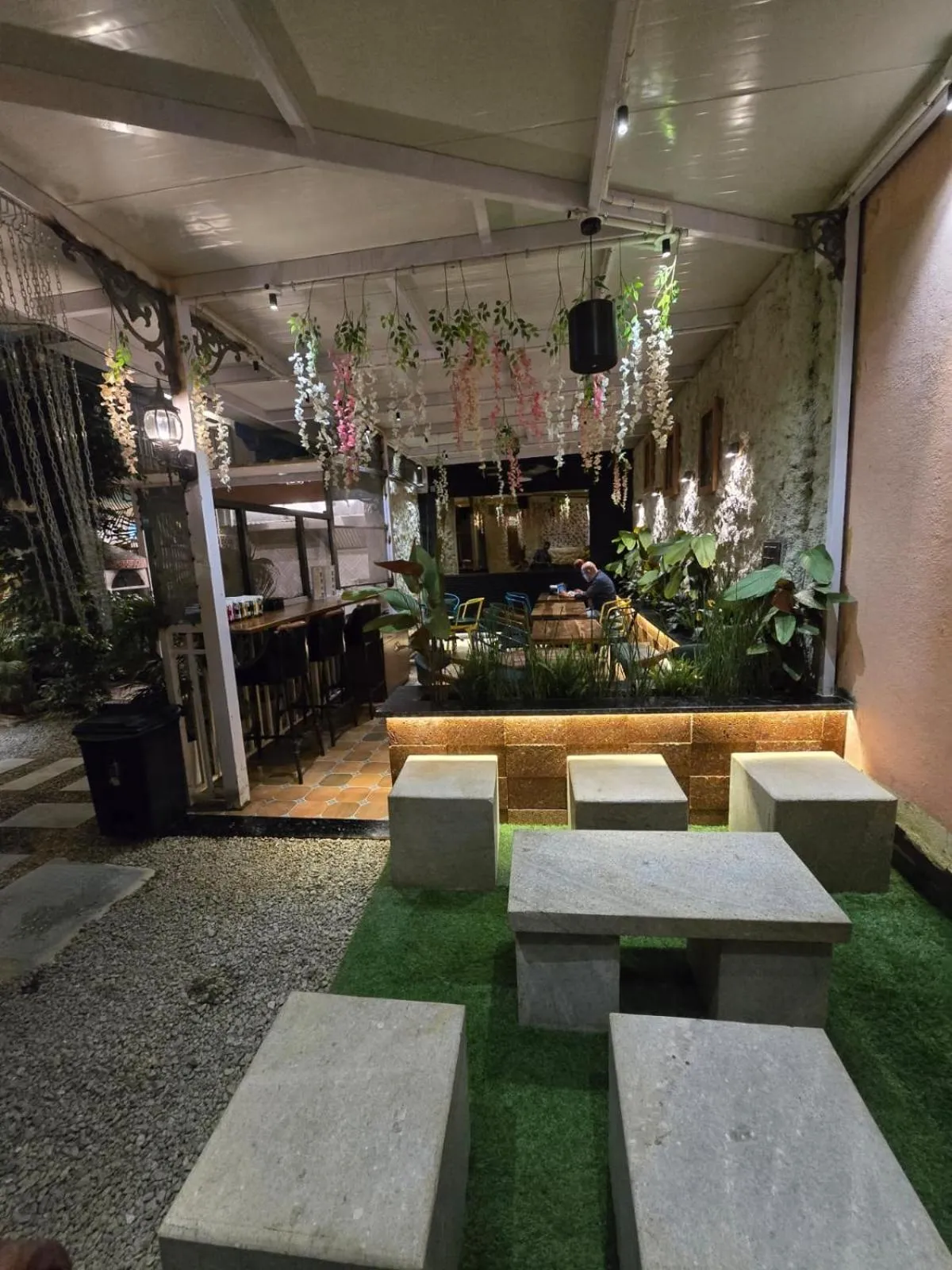 Restaurant/places to eat in LG Signature Suites Kalyan Nagar