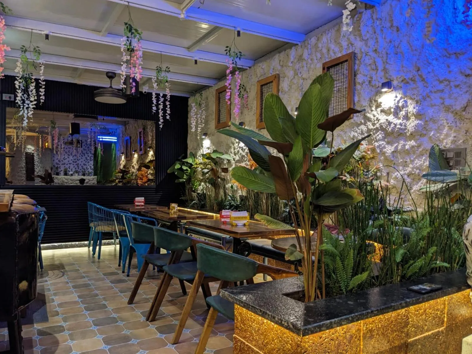 Restaurant/places to eat in LG Signature Suites Kalyan Nagar