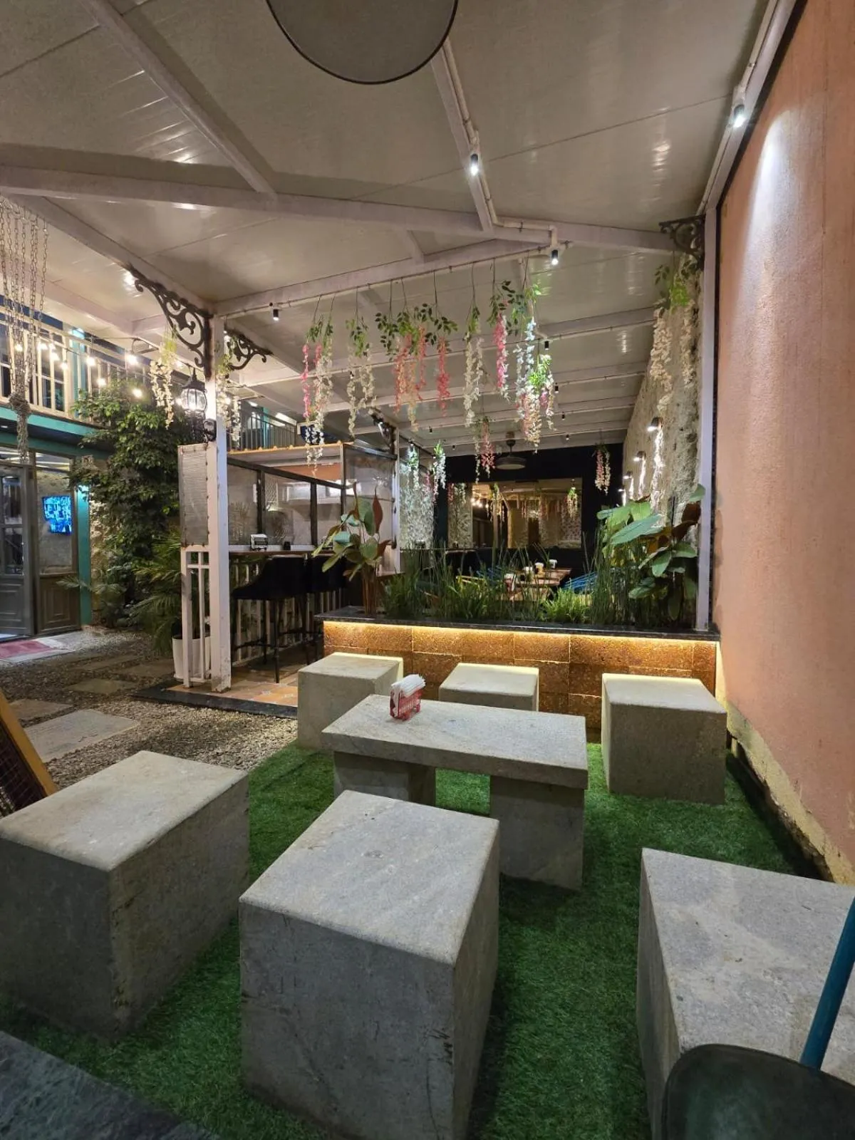 Restaurant/places to eat in LG Signature Suites Kalyan Nagar