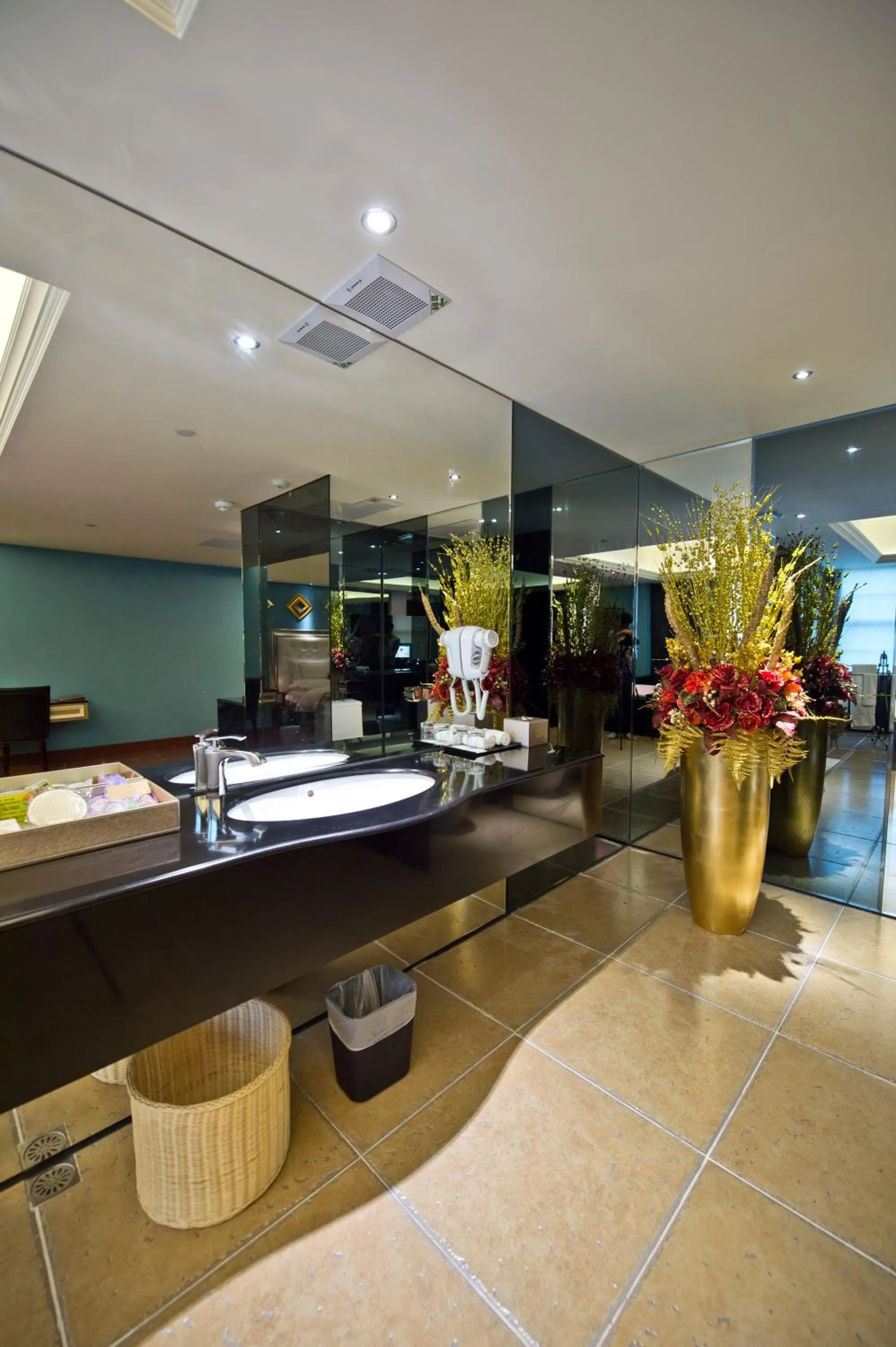 Toilet in The Royal Pinnacle Hotel