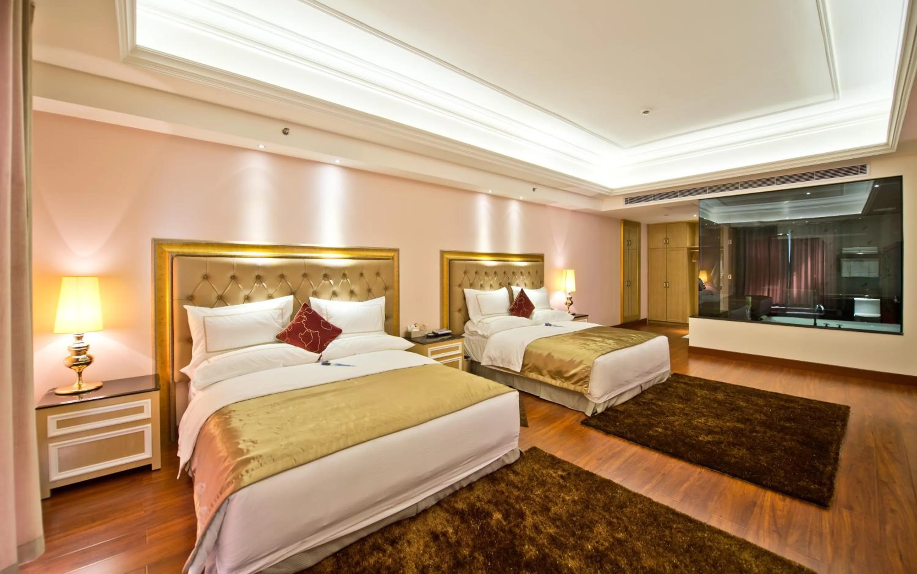 Bed in The Royal Pinnacle Hotel