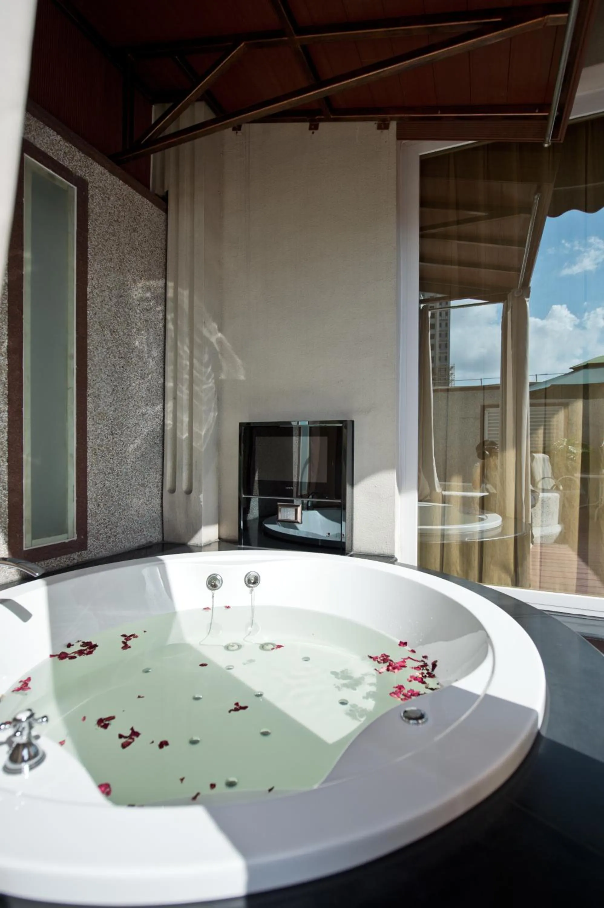 Toilet in The Royal Pinnacle Hotel